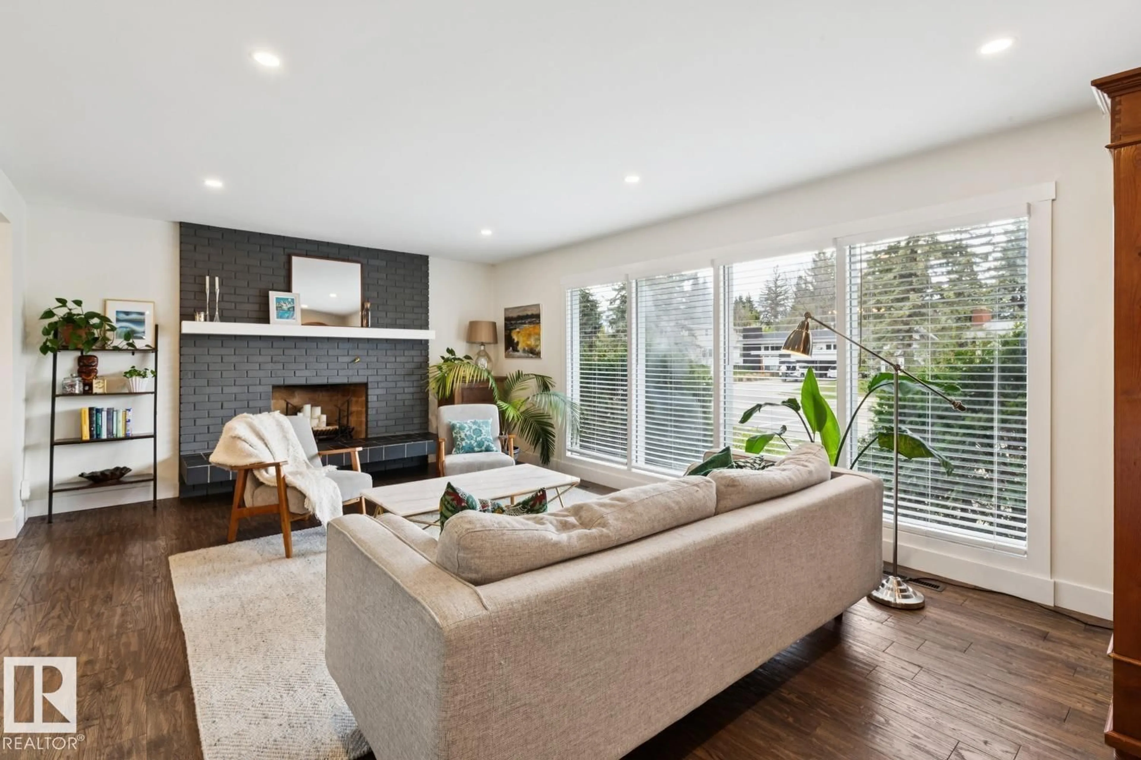 Living room with furniture, unknown for 13615 BUENA VISTA RD, Edmonton Alberta T5R5R5