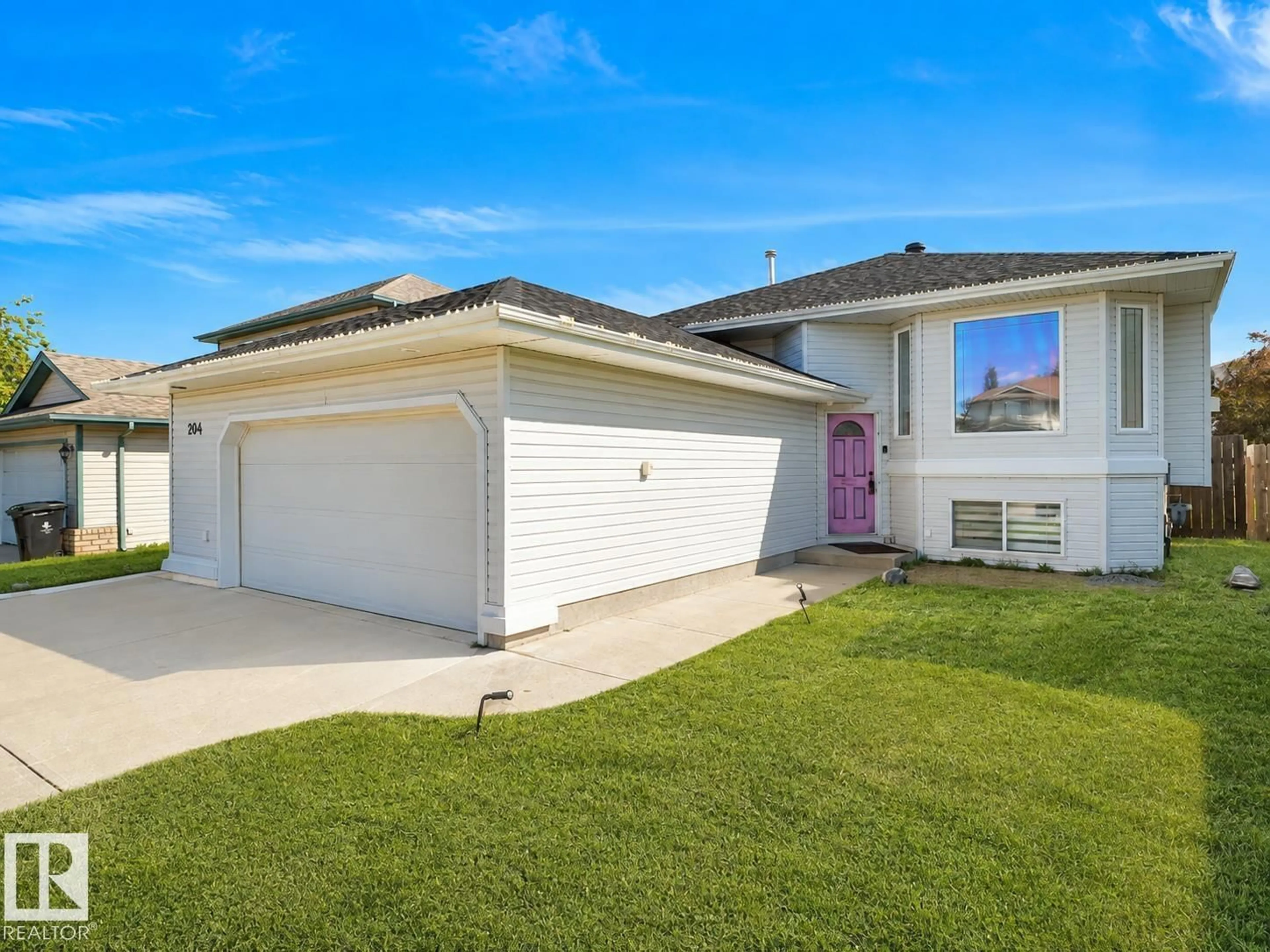 Home with vinyl exterior material, street for 204 WESTMEWS DR, Fort Saskatchewan Alberta T8L4J2