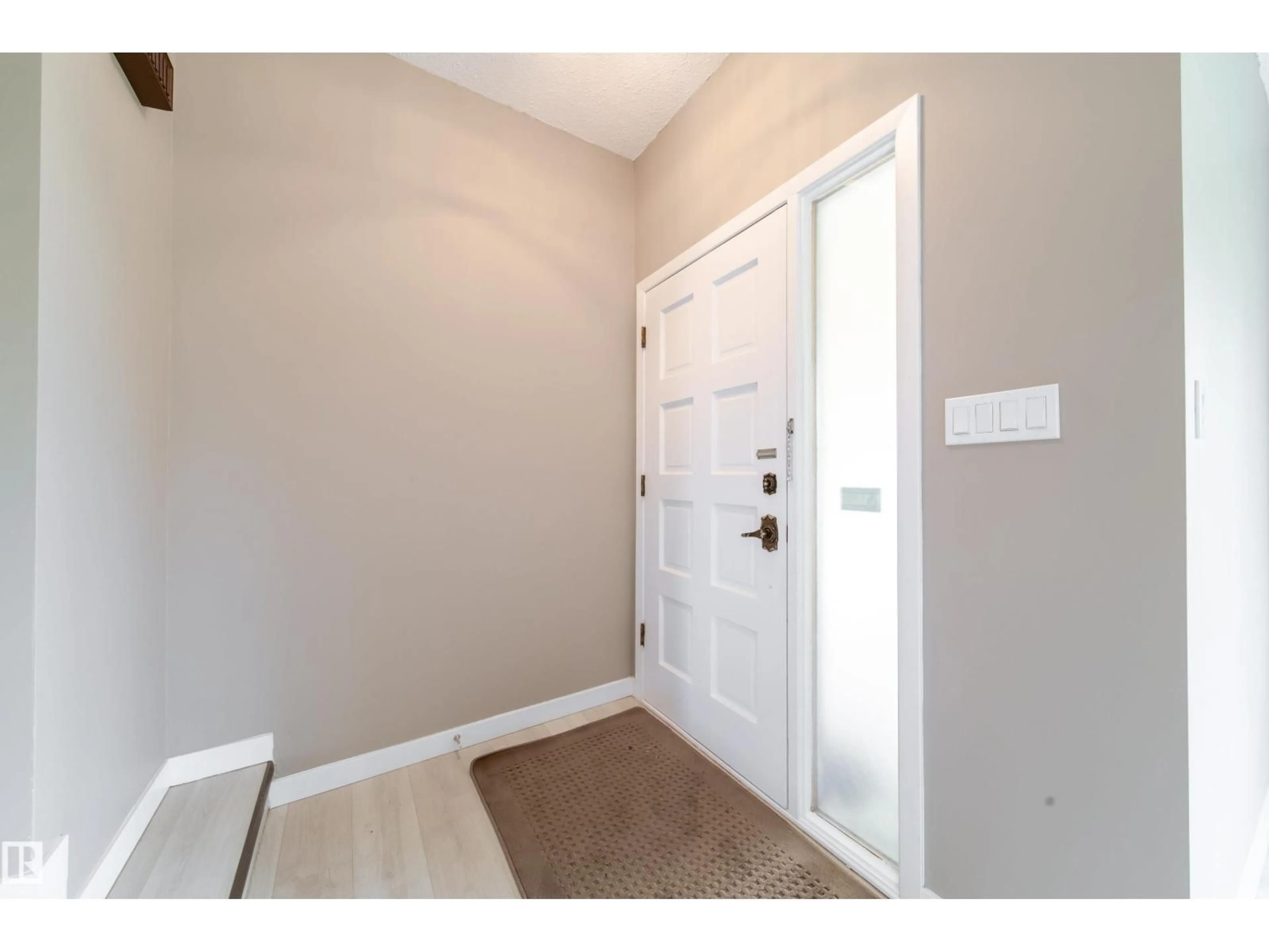Indoor entryway for 6907 19 AV, Edmonton Alberta T6K2G7