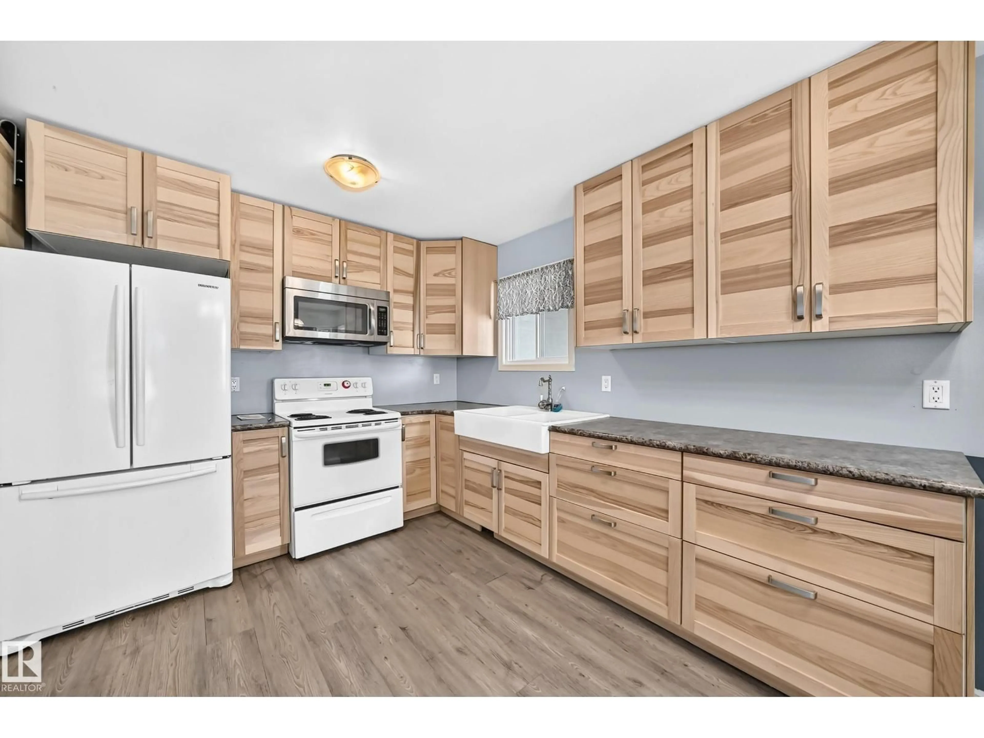 Standard kitchen, wood/laminate floor for NW - 290 LANCASTER TC, Edmonton Alberta T5X5T7