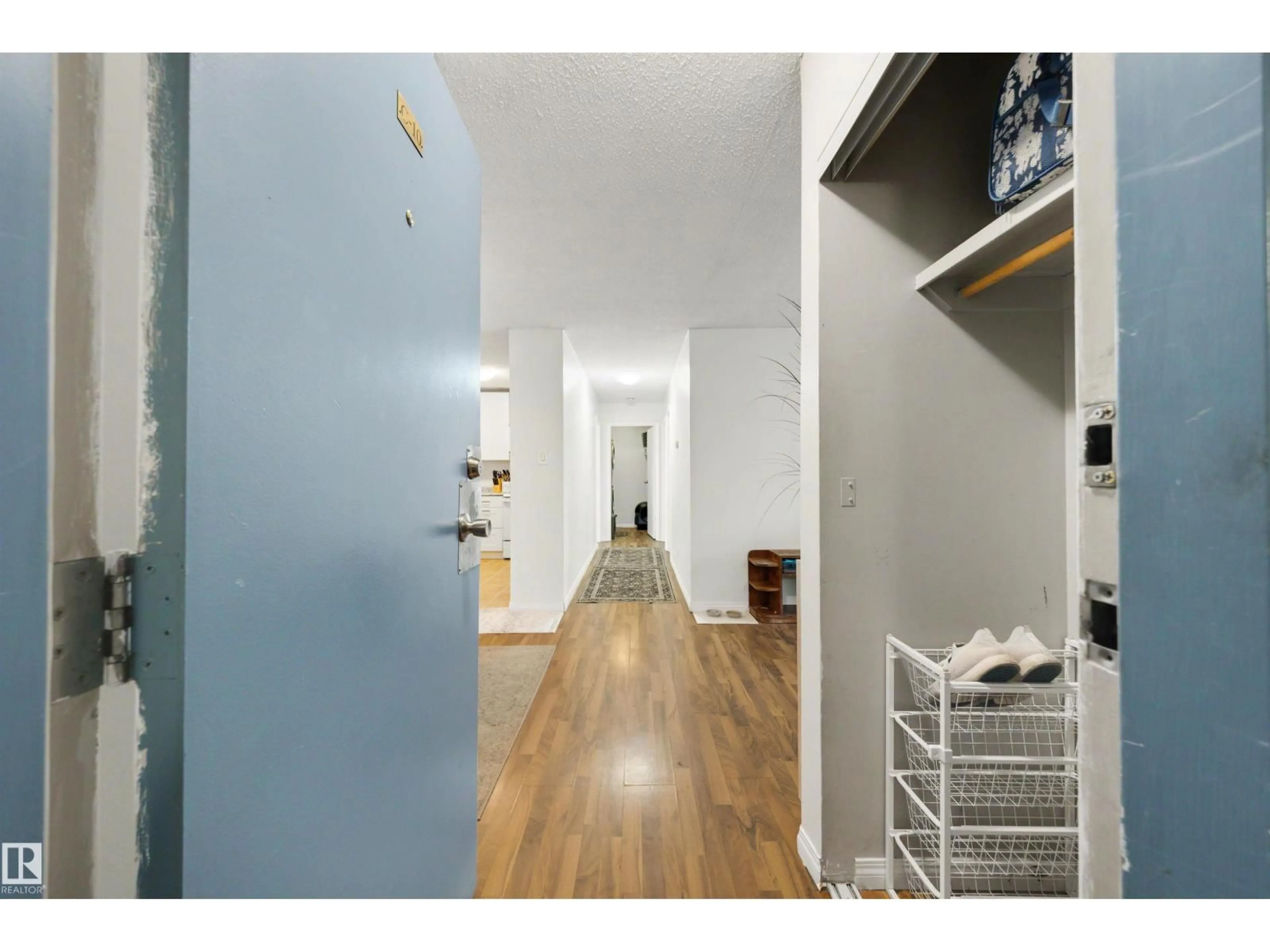 Indoor entryway for #10 - 2816 116 ST, Edmonton Alberta T6J4G2