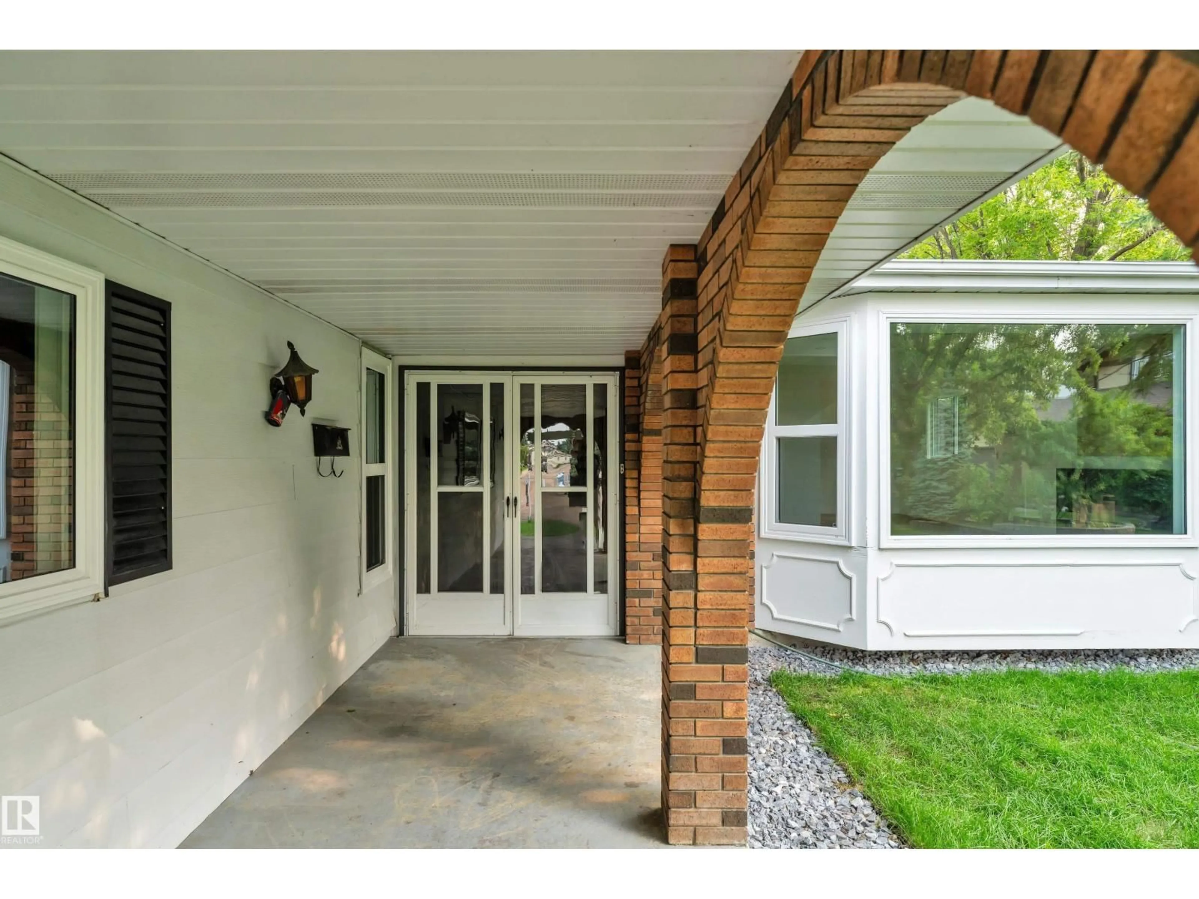 Indoor entryway for NW - 11615 24 AV, Edmonton Alberta T6J3R6
