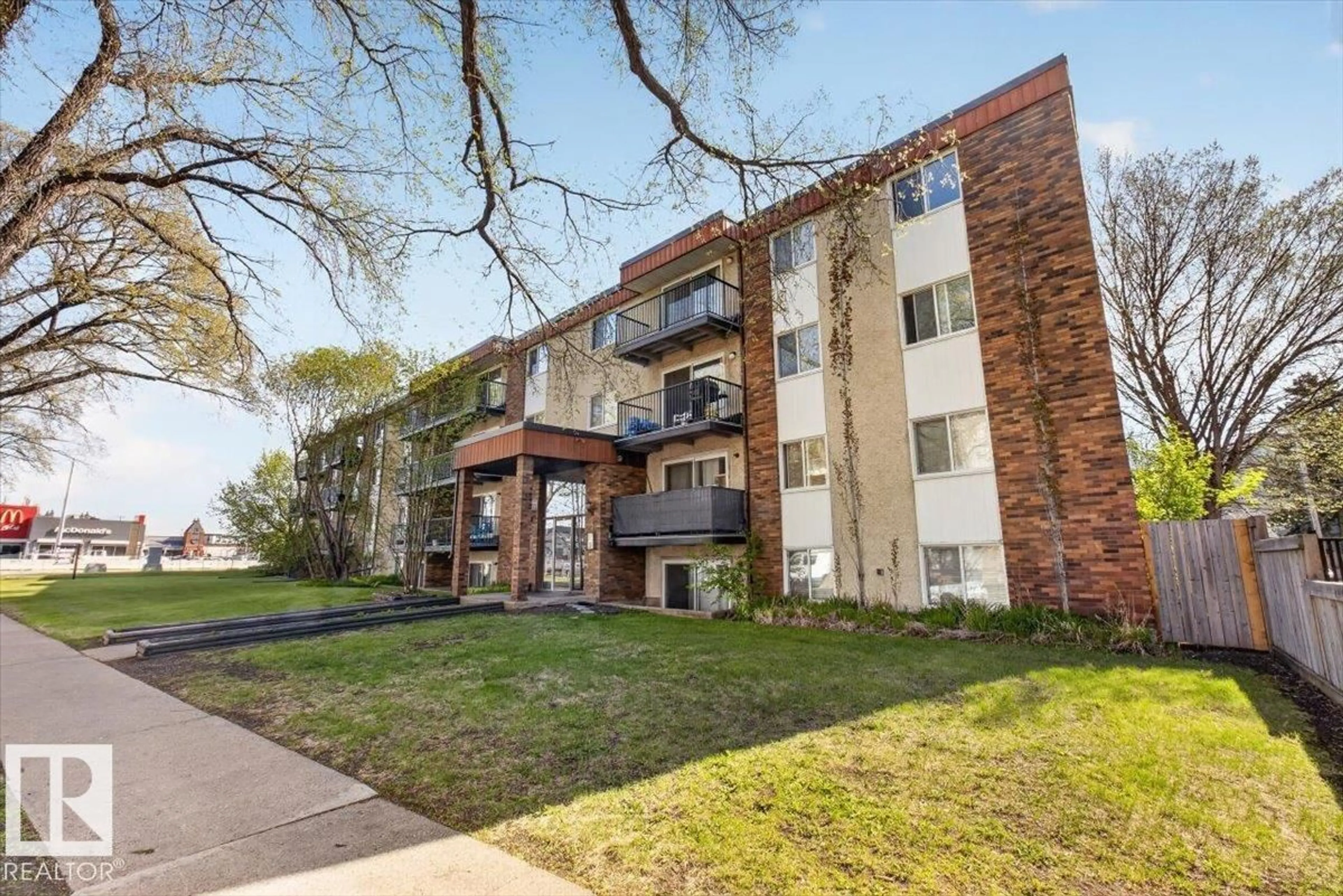 Patio, building for #301 - 10335 117 ST, Edmonton Alberta T5K1X9