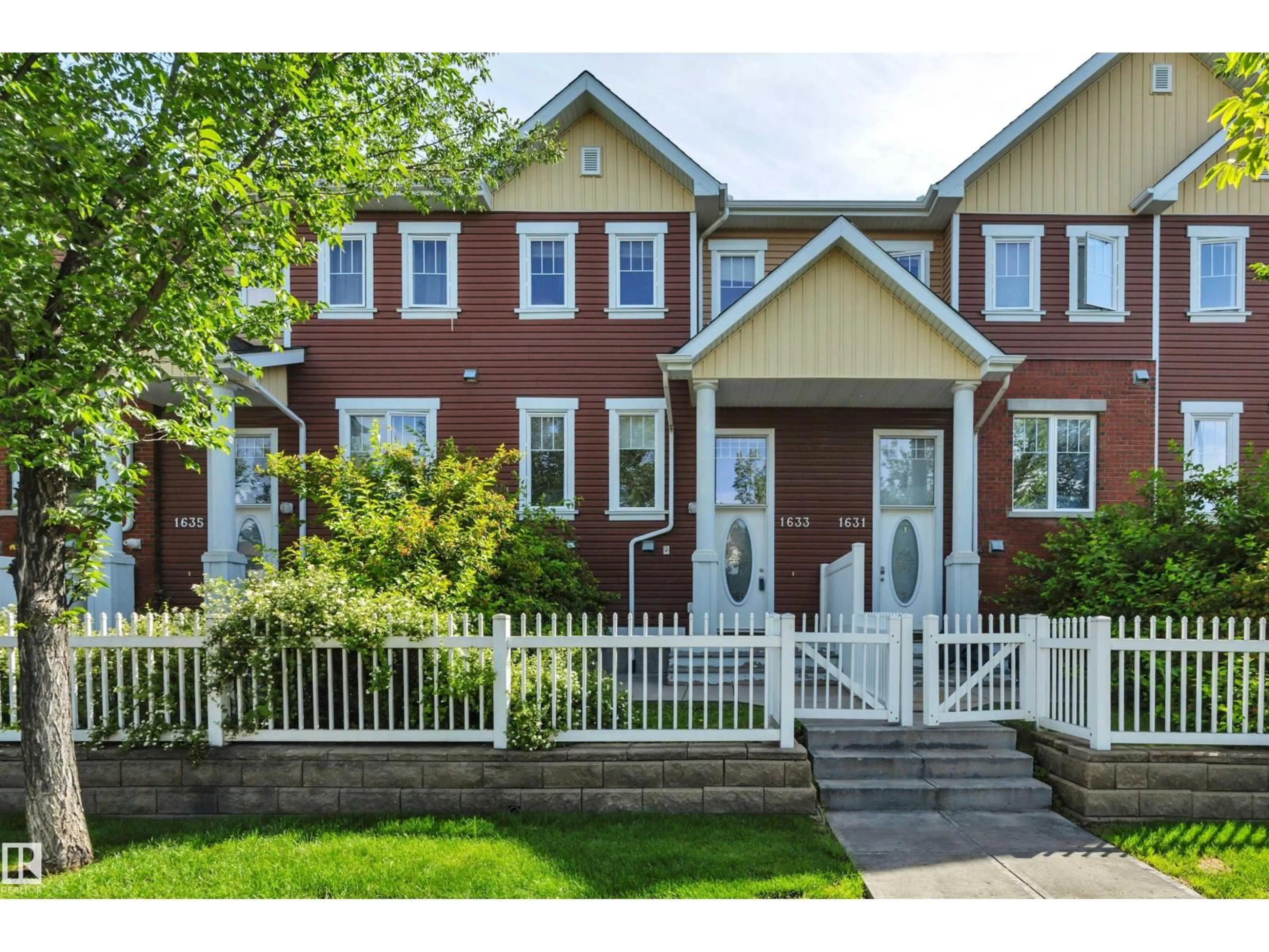 Home with brick exterior material, street for NW - 1633 TOWNE CENTURE BV, Edmonton Alberta T6R0S3