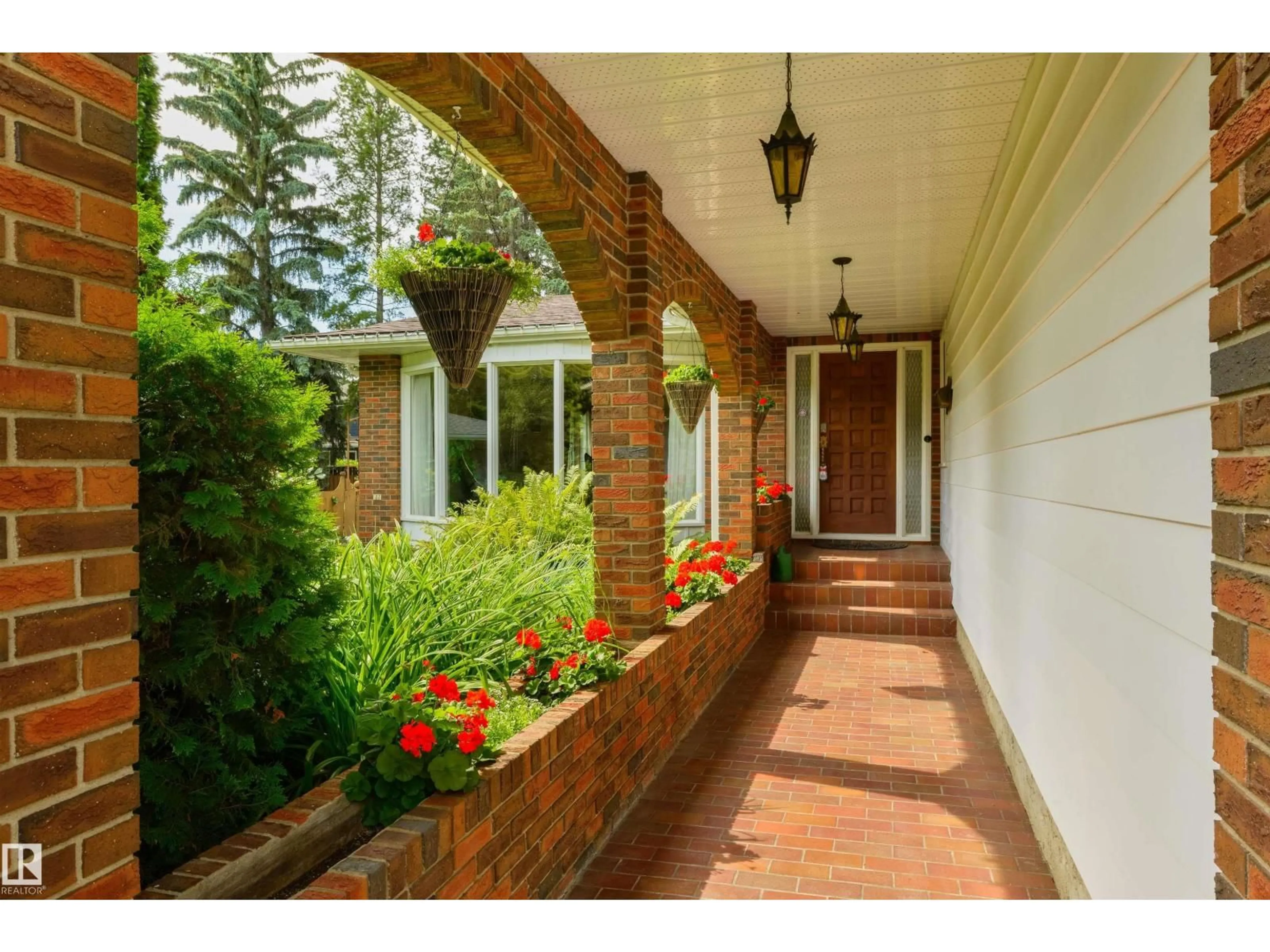 Home with brick exterior material, street for 206 WOLF WILLOW CR, Edmonton Alberta T5T1T2