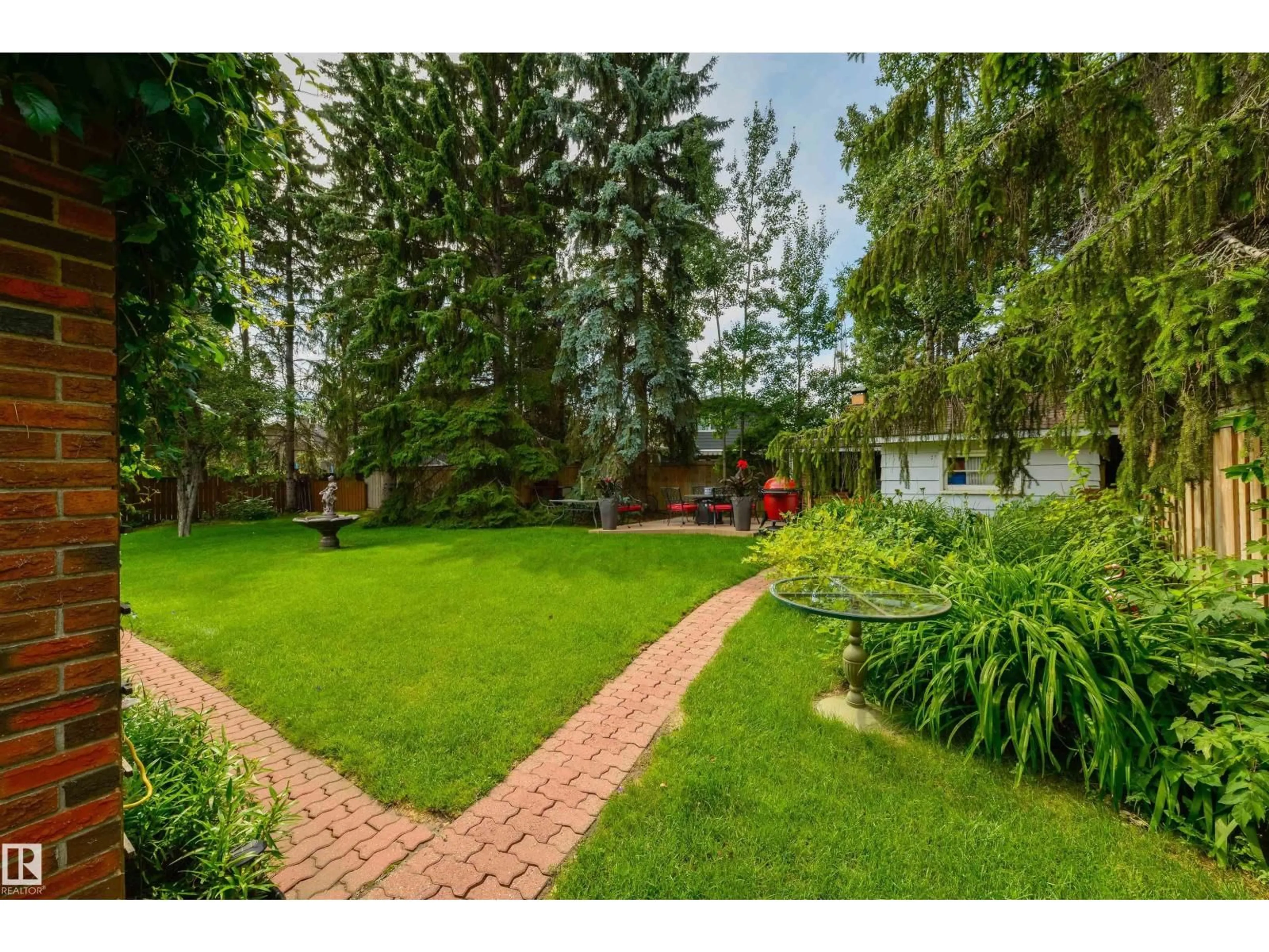 Patio, unknown for 206 WOLF WILLOW CR, Edmonton Alberta T5T1T2