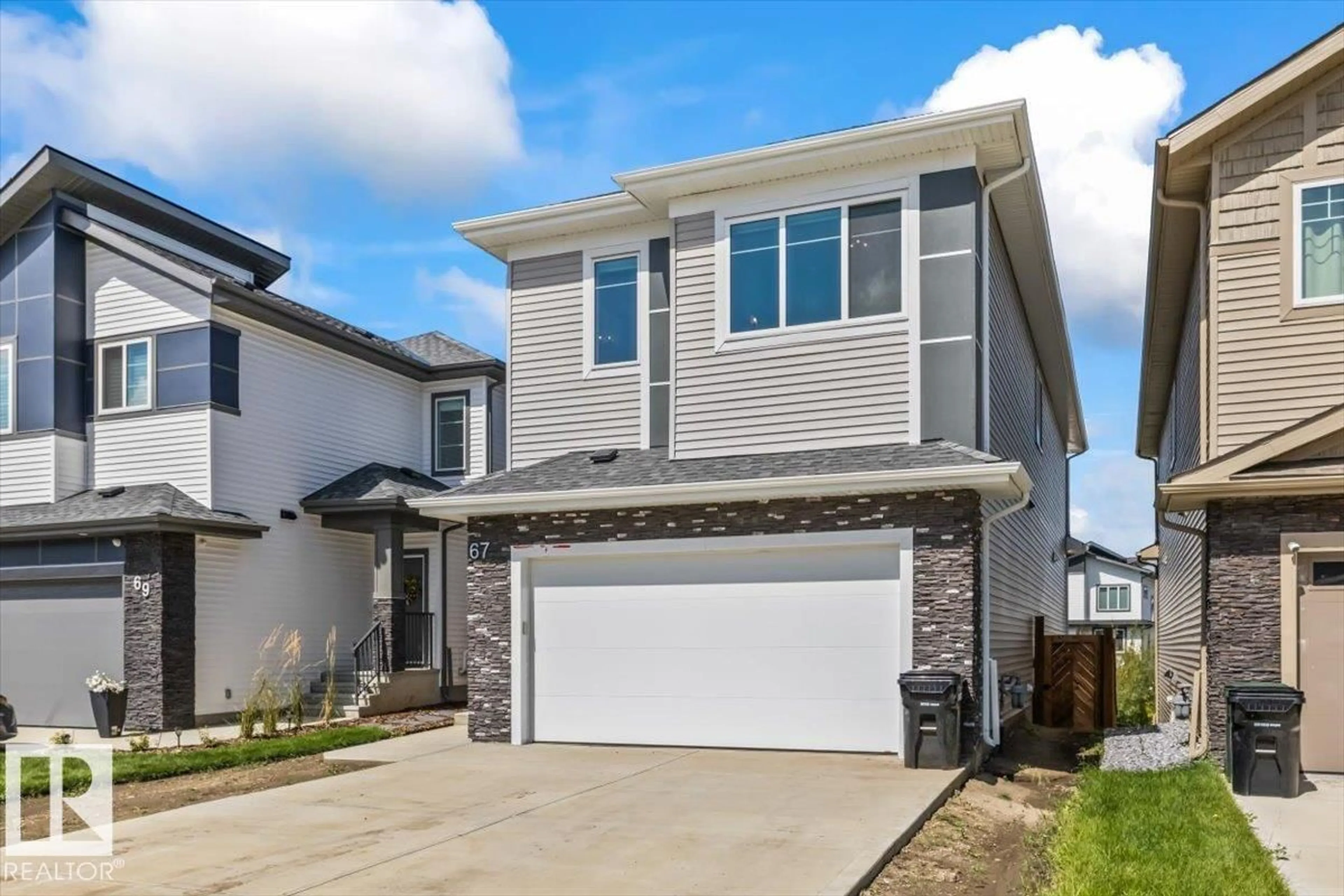 Home with vinyl exterior material, street for 67 MEADOWGROVE LN, Spruce Grove Alberta T7X0W2
