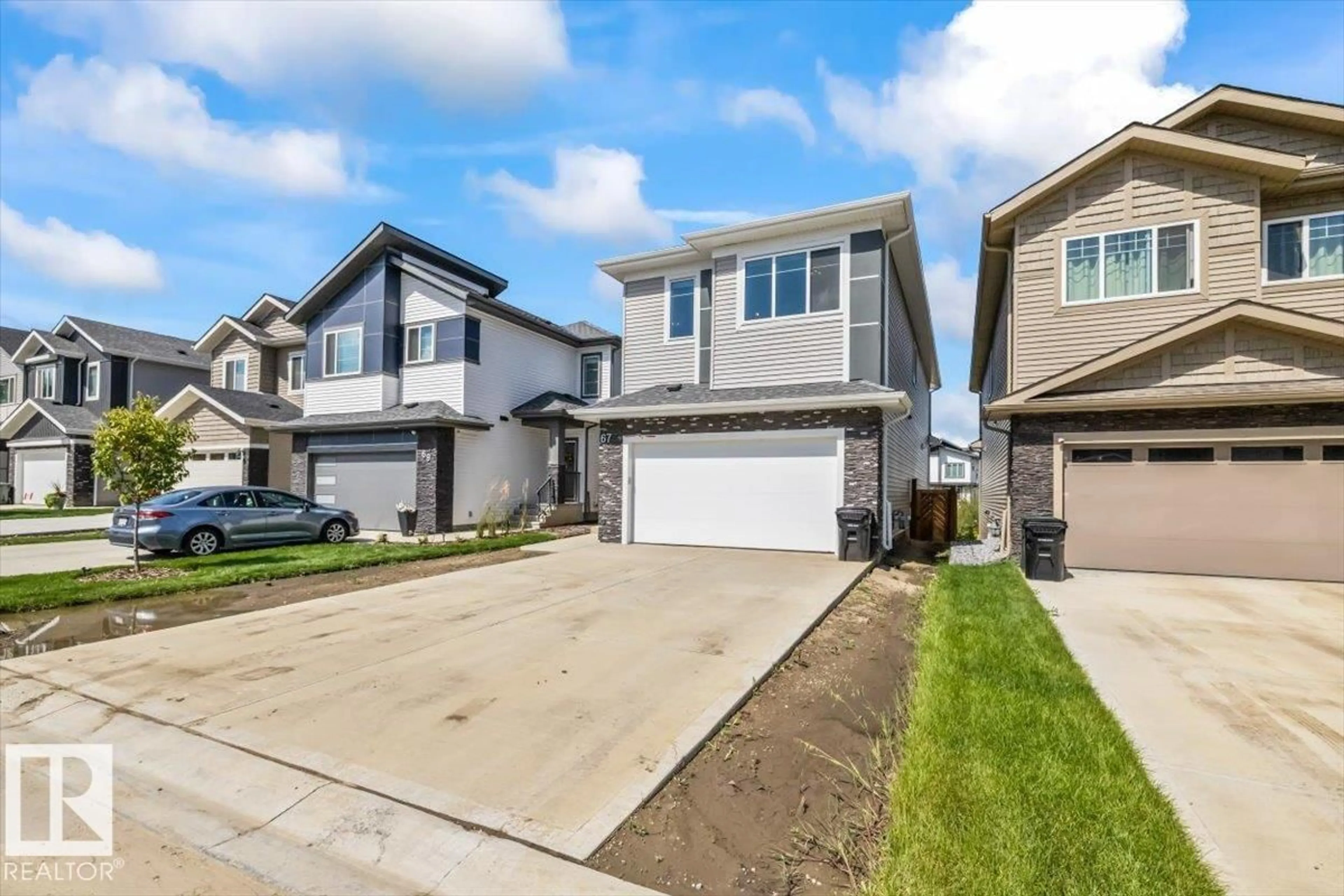 Home with vinyl exterior material, street for 67 MEADOWGROVE LN, Spruce Grove Alberta T7X0W2