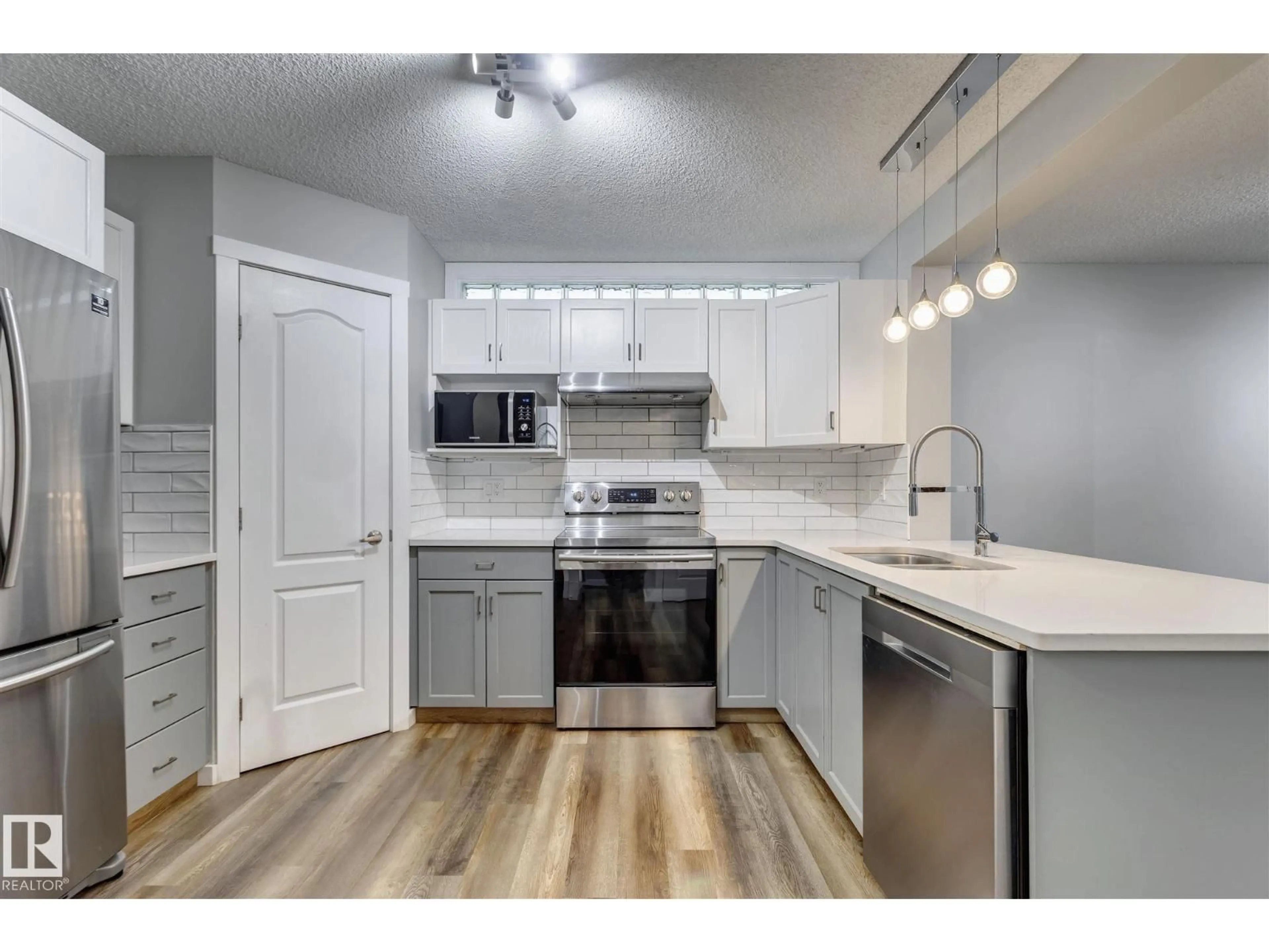 Standard kitchen, unknown for NW - 15819 69 ST, Edmonton Alberta T5Z3A5