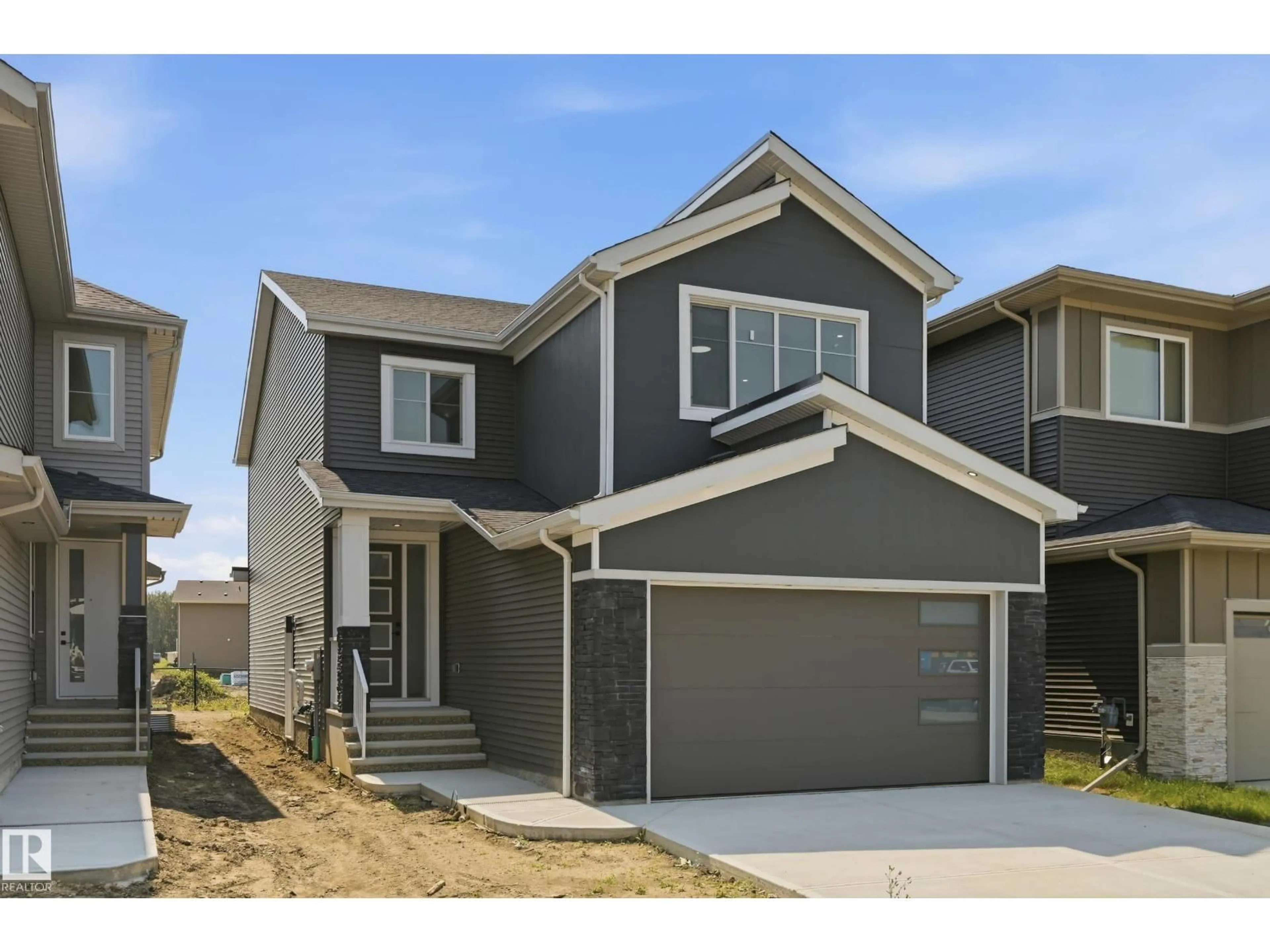 Home with vinyl exterior material, street for 3 PIERWYCK LO, Spruce Grove Alberta T7X3H1