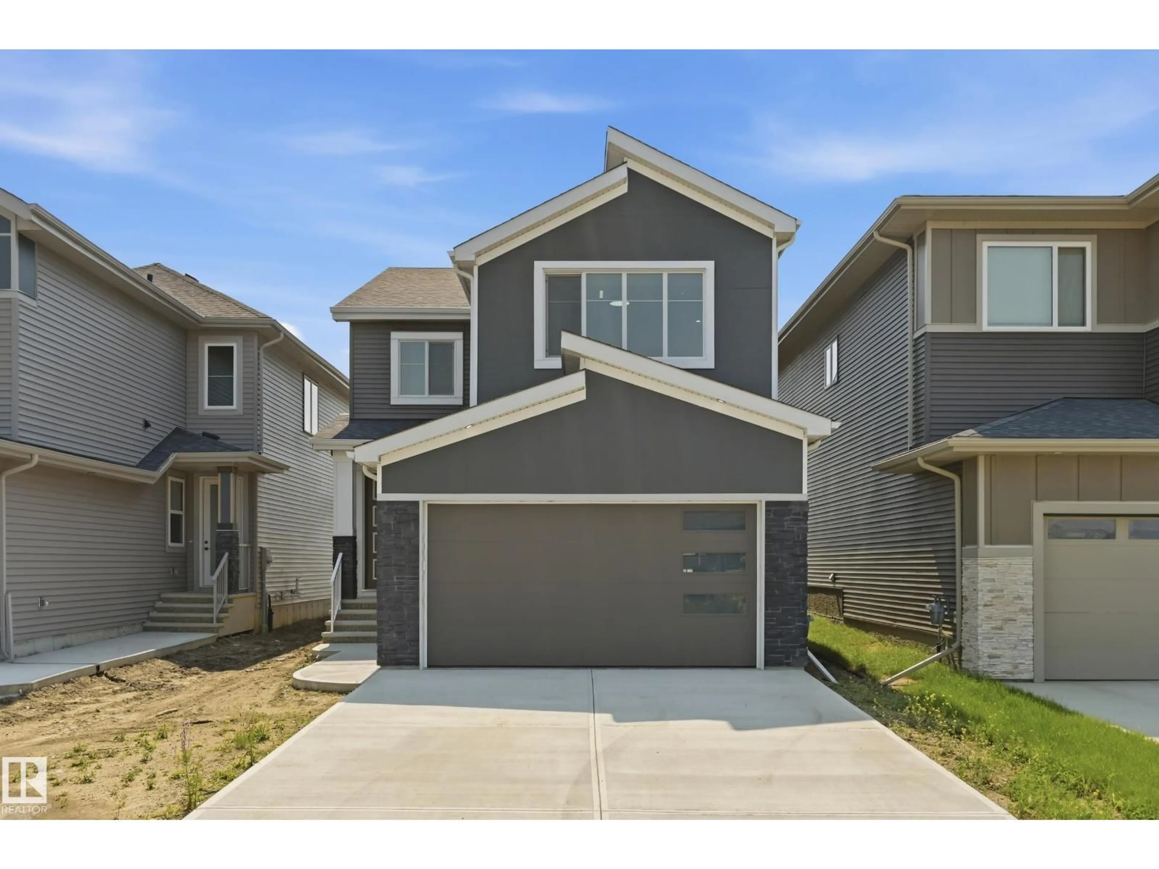 Home with vinyl exterior material, street for 3 PIERWYCK LO, Spruce Grove Alberta T7X3H1