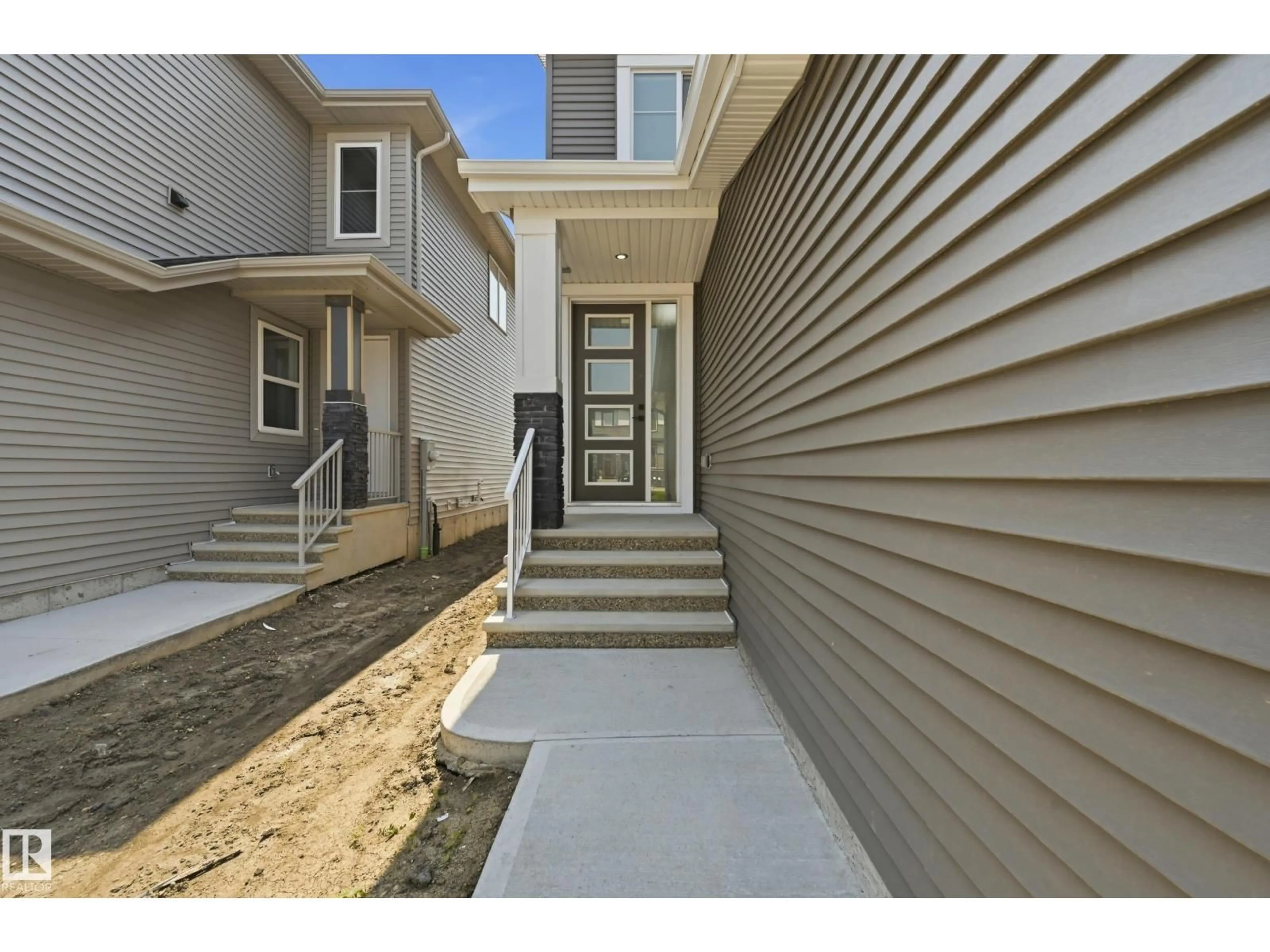 Home with vinyl exterior material, street for 3 PIERWYCK LO, Spruce Grove Alberta T7X3H1
