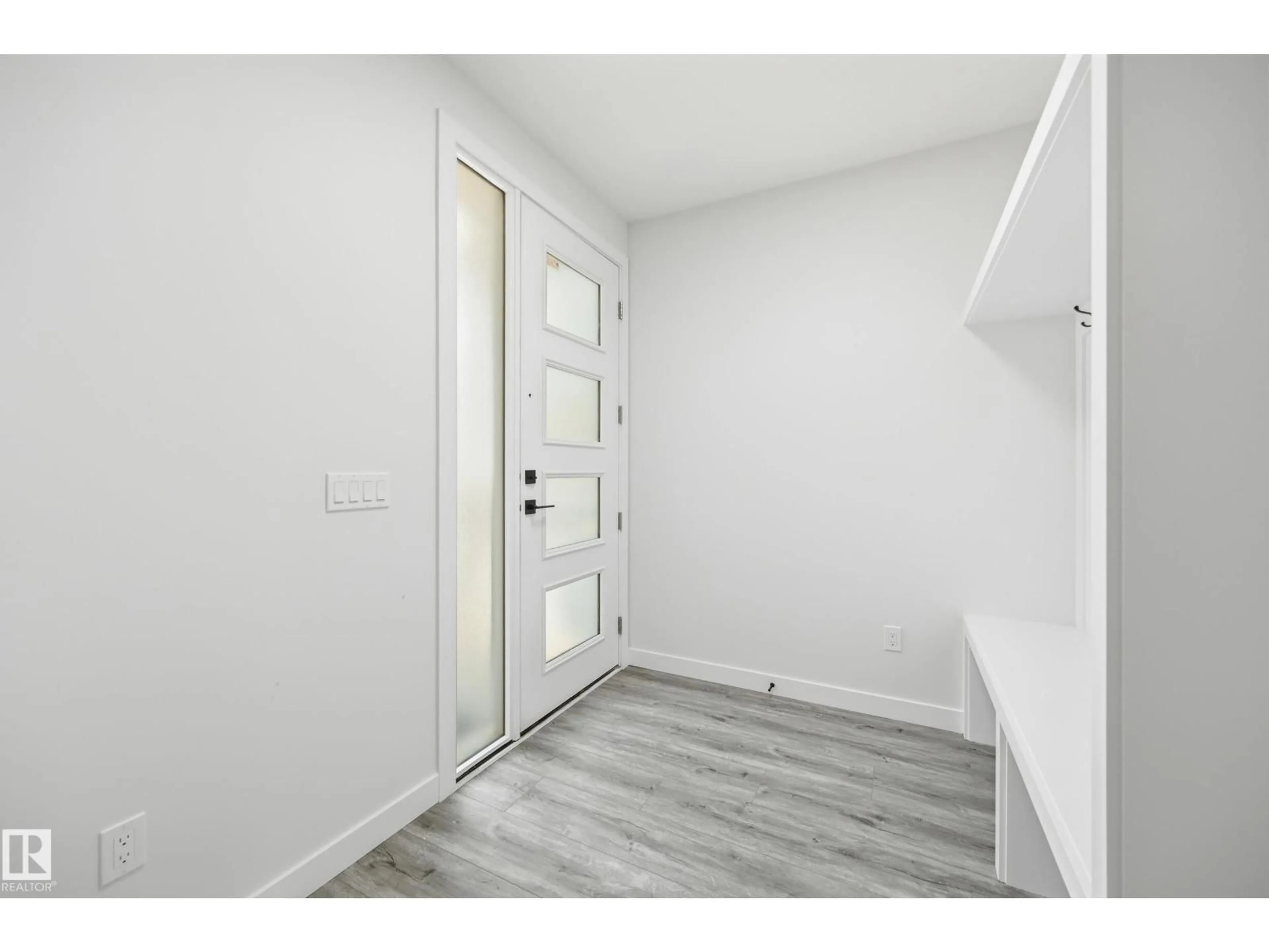 Indoor entryway for 3 PIERWYCK LO, Spruce Grove Alberta T7X3H1