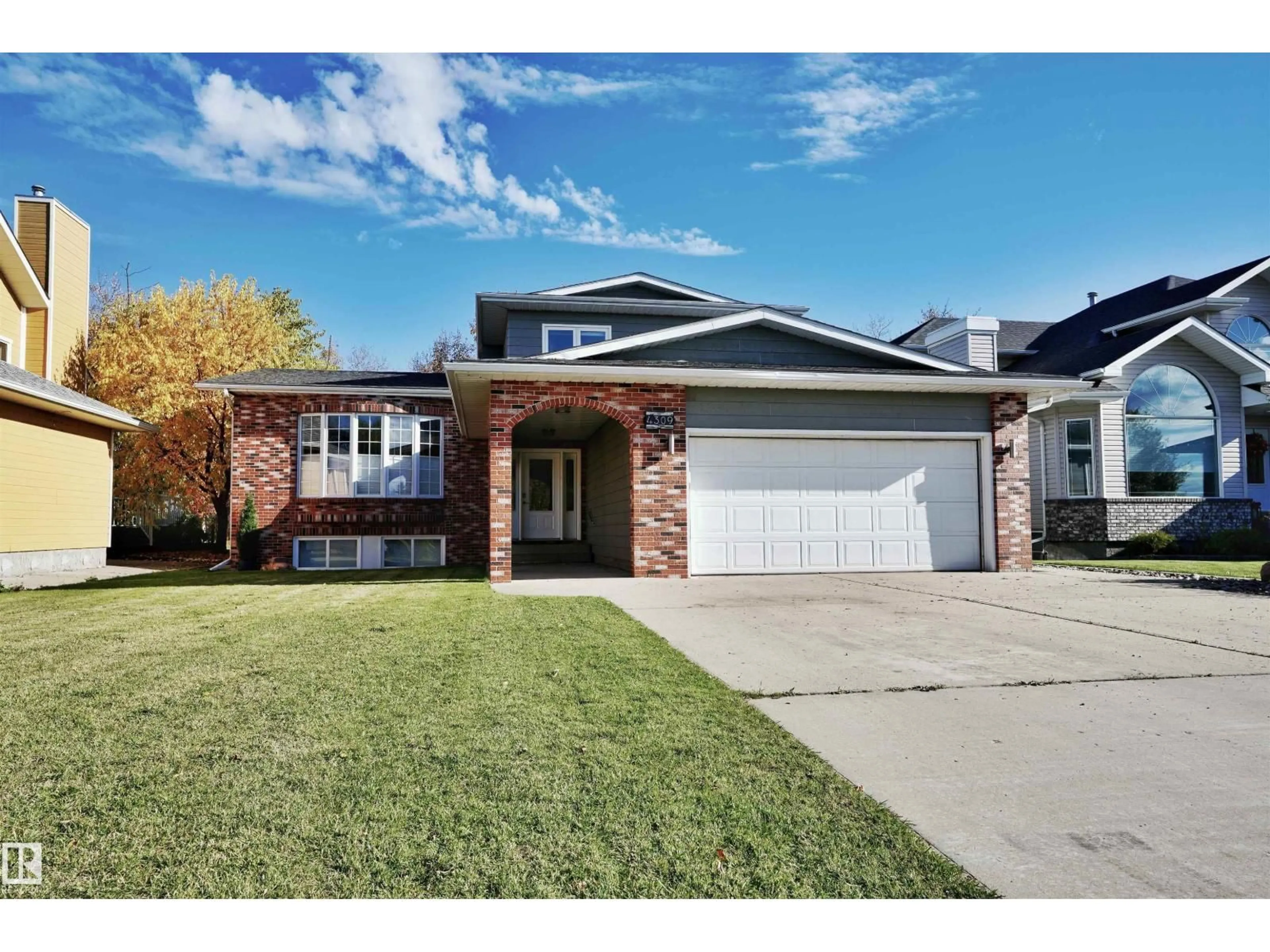 Home with vinyl exterior material, street for 4309 53 ST, St. Paul Town Alberta T0A3A4