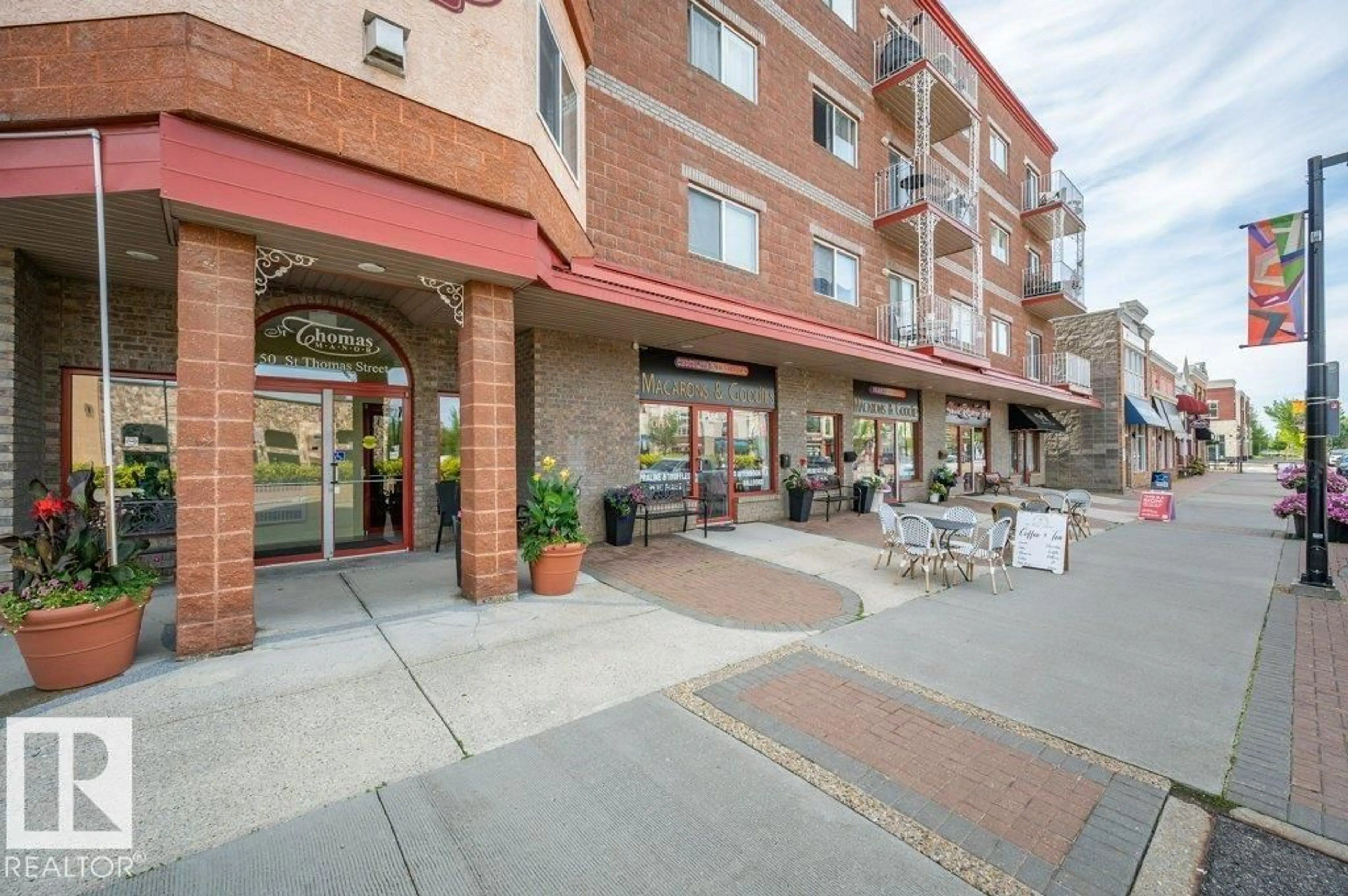 Patio, building for 50 - 401 THOMAS ST, St. Albert Alberta T8N7A3