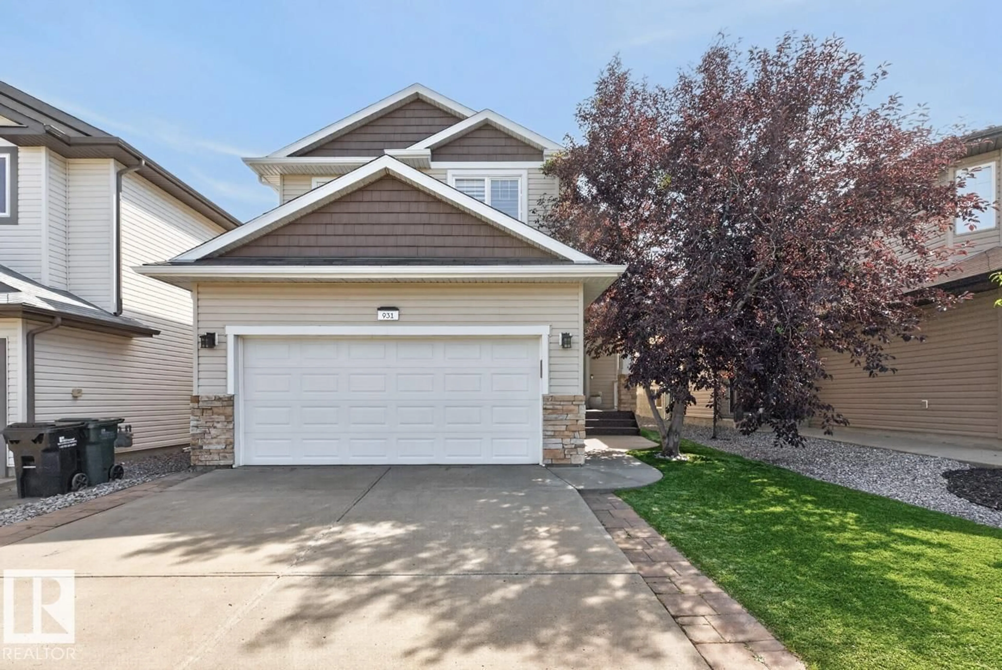Home with vinyl exterior material, street for 931 REGENCY DR, Sherwood Park Alberta T8A3K3
