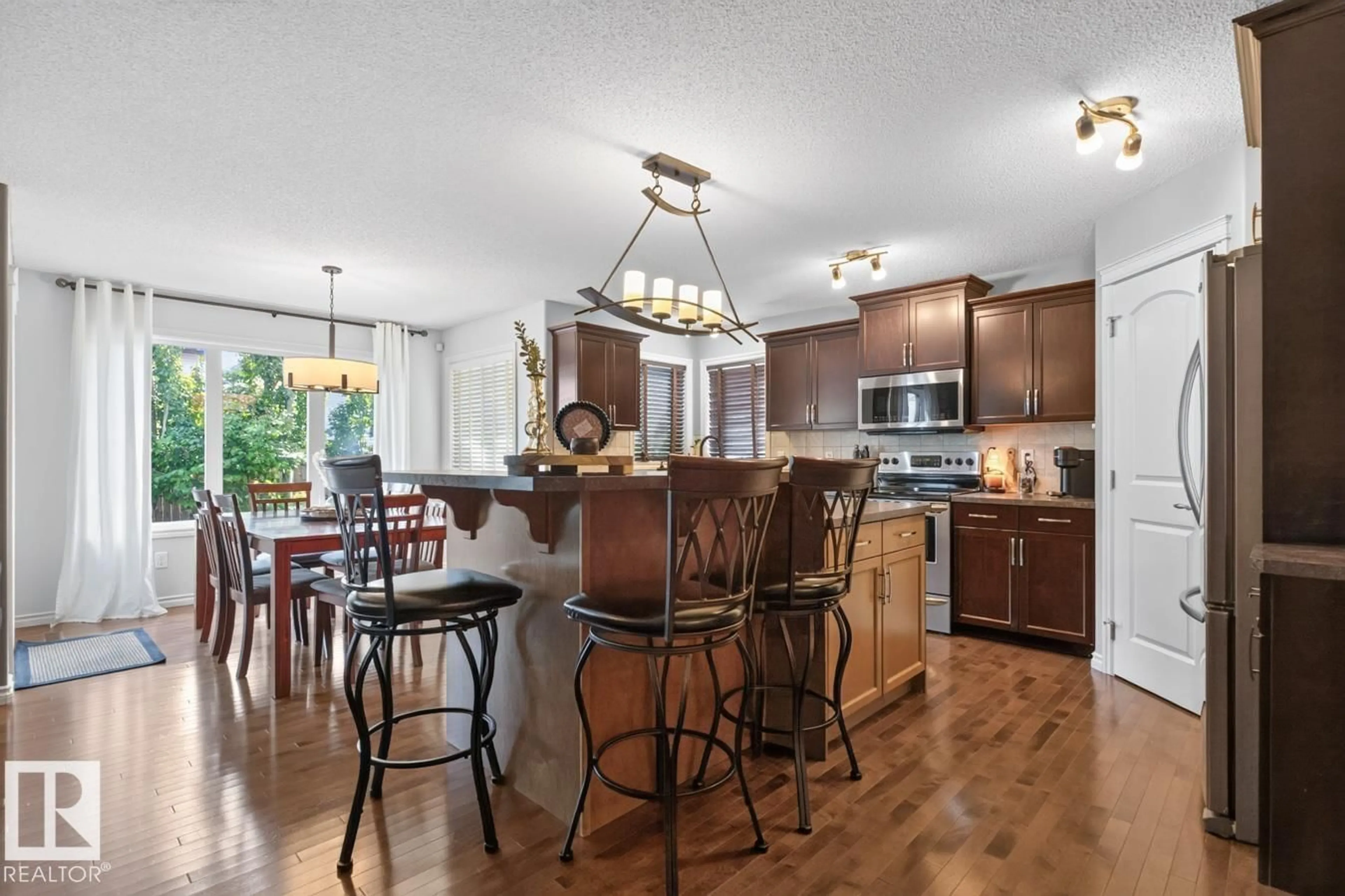 Open concept kitchen, unknown for 931 REGENCY DR, Sherwood Park Alberta T8A3K3