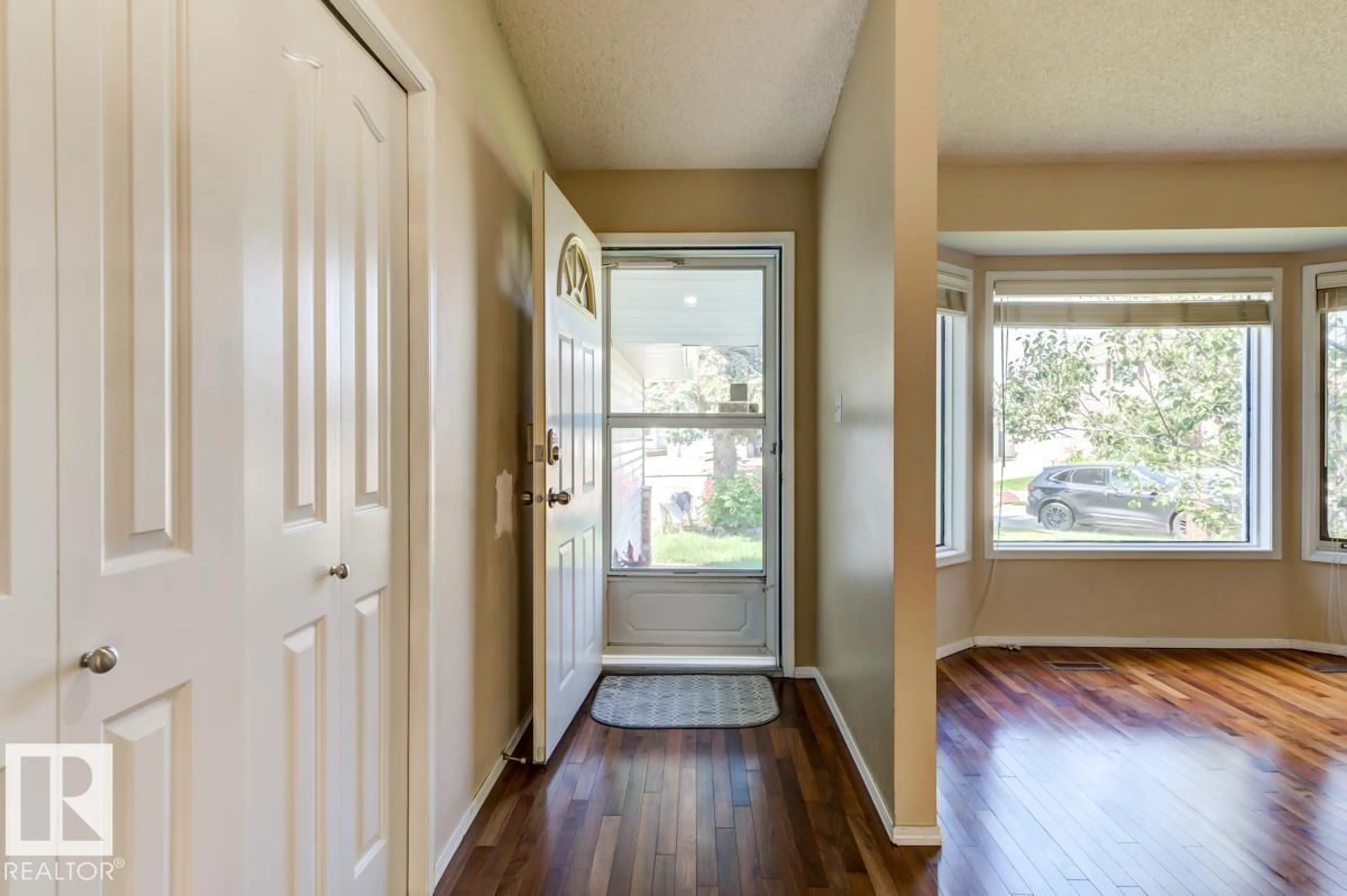 Indoor entryway for 3908 28 AV, Edmonton Alberta T6L6E4