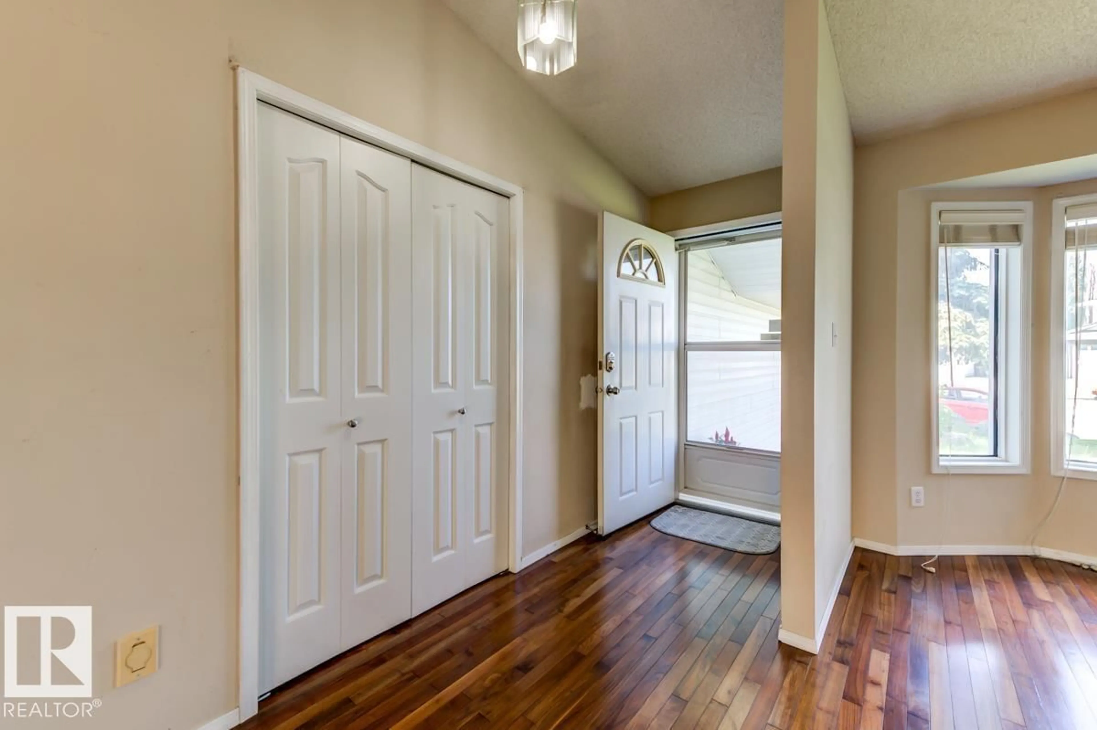 Indoor entryway for 3908 28 AV, Edmonton Alberta T6L6E4