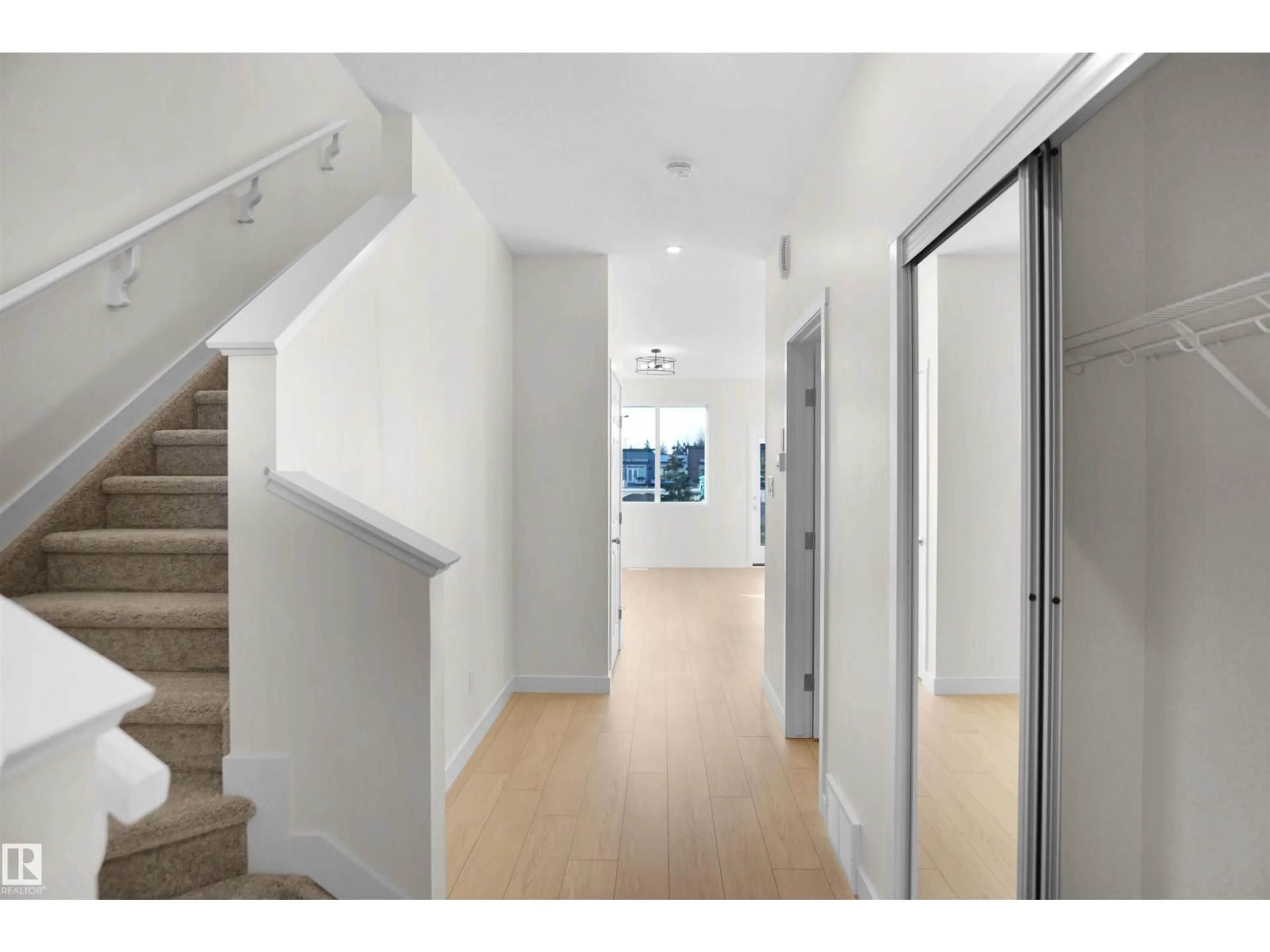 Indoor foyer for 33 FOXTAIL RD, Fort Saskatchewan Alberta T8L3S4
