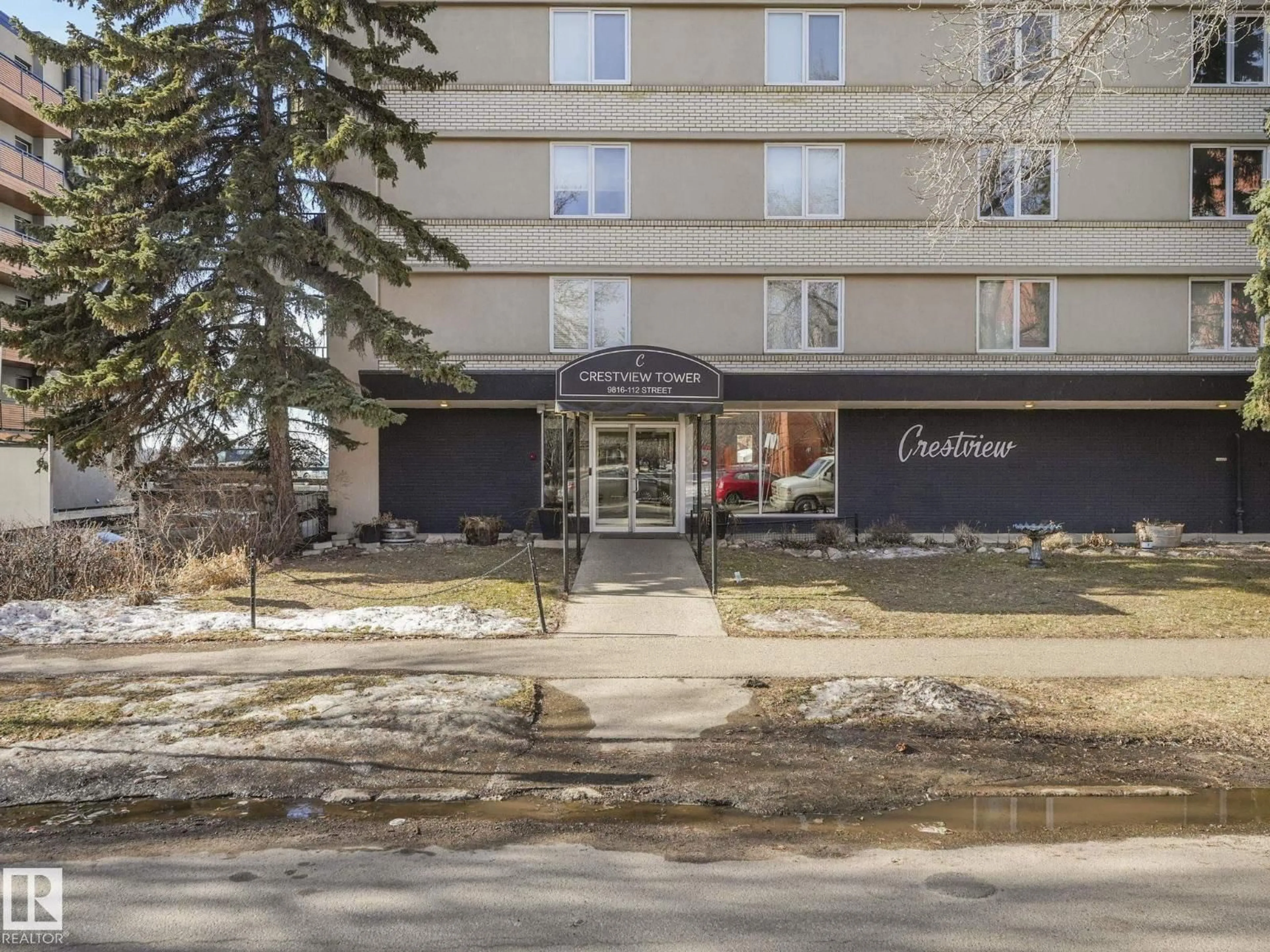 Indoor foyer for #406 - 9816 112 ST, Edmonton Alberta T5K1L5