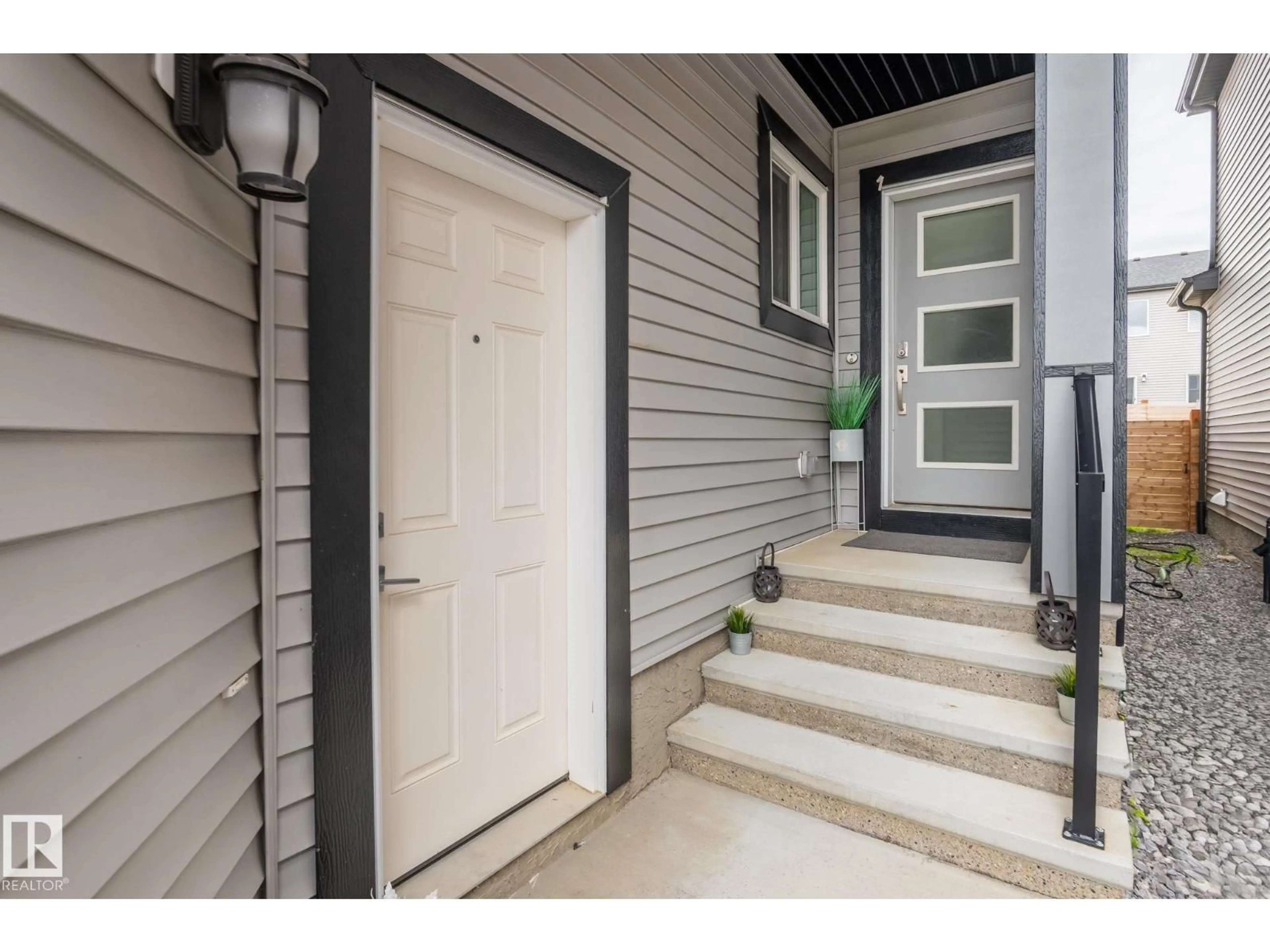 Indoor entryway for SW - 3523 5A AV, Edmonton Alberta T6X2W7