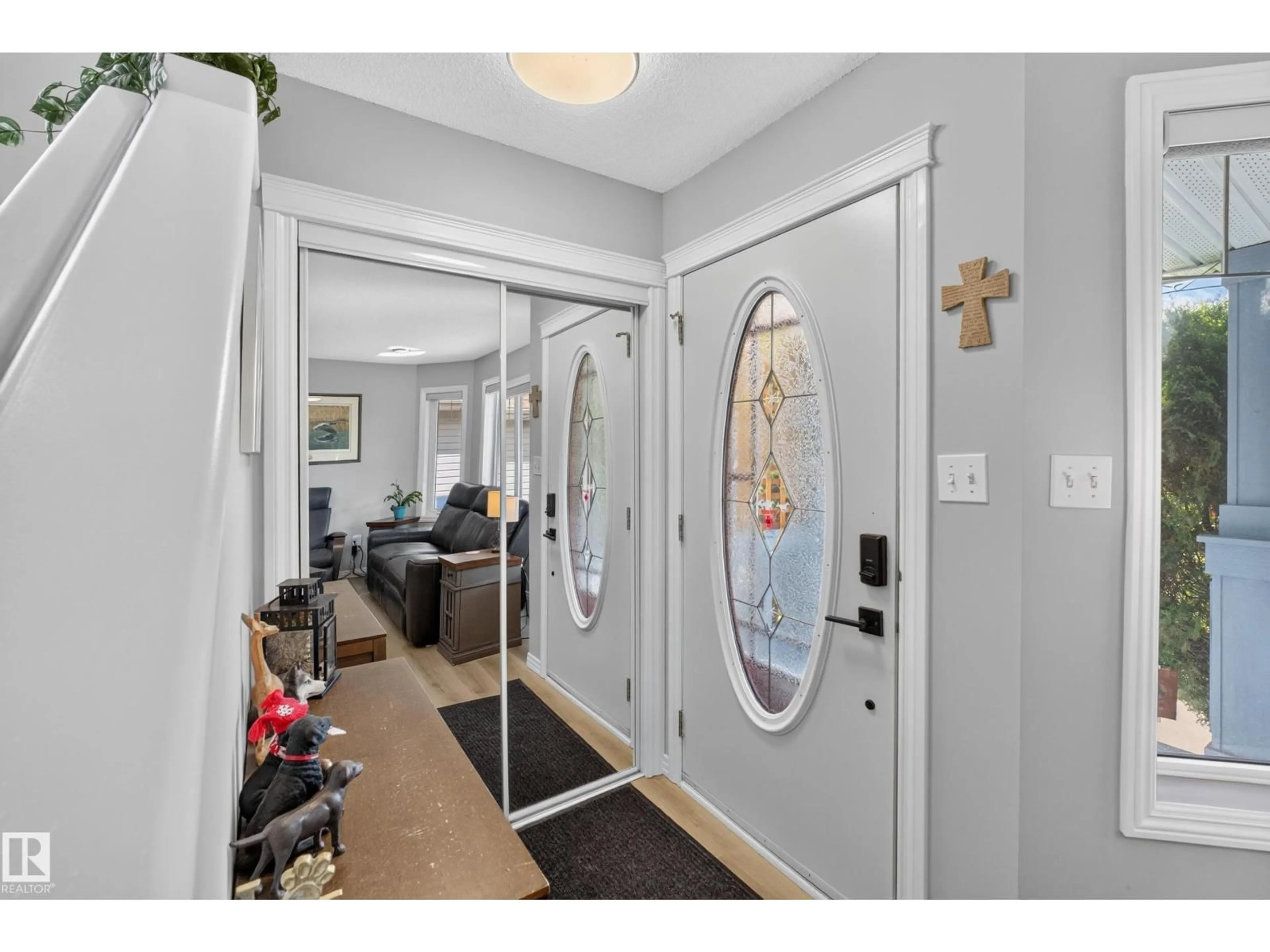 Indoor entryway for 79 SUMMERFIELD WD, Sherwood Park Alberta T5H2P5