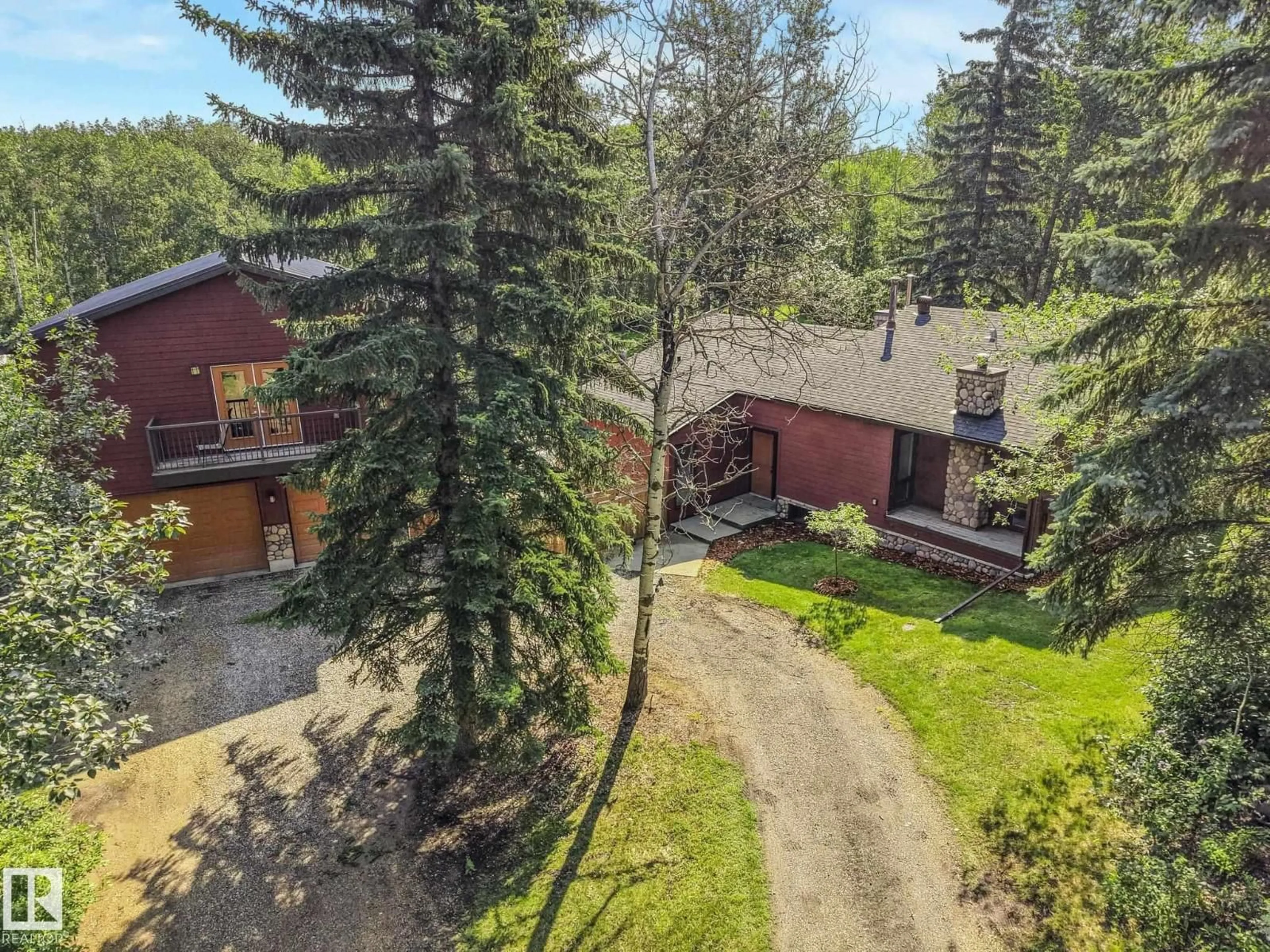 A pic from outside/outdoor area/front of a property/back of a property/a pic from drone, unknown for 51112 - 382 RGE ROAD 222, Rural Strathcona County Alberta T8C1G9