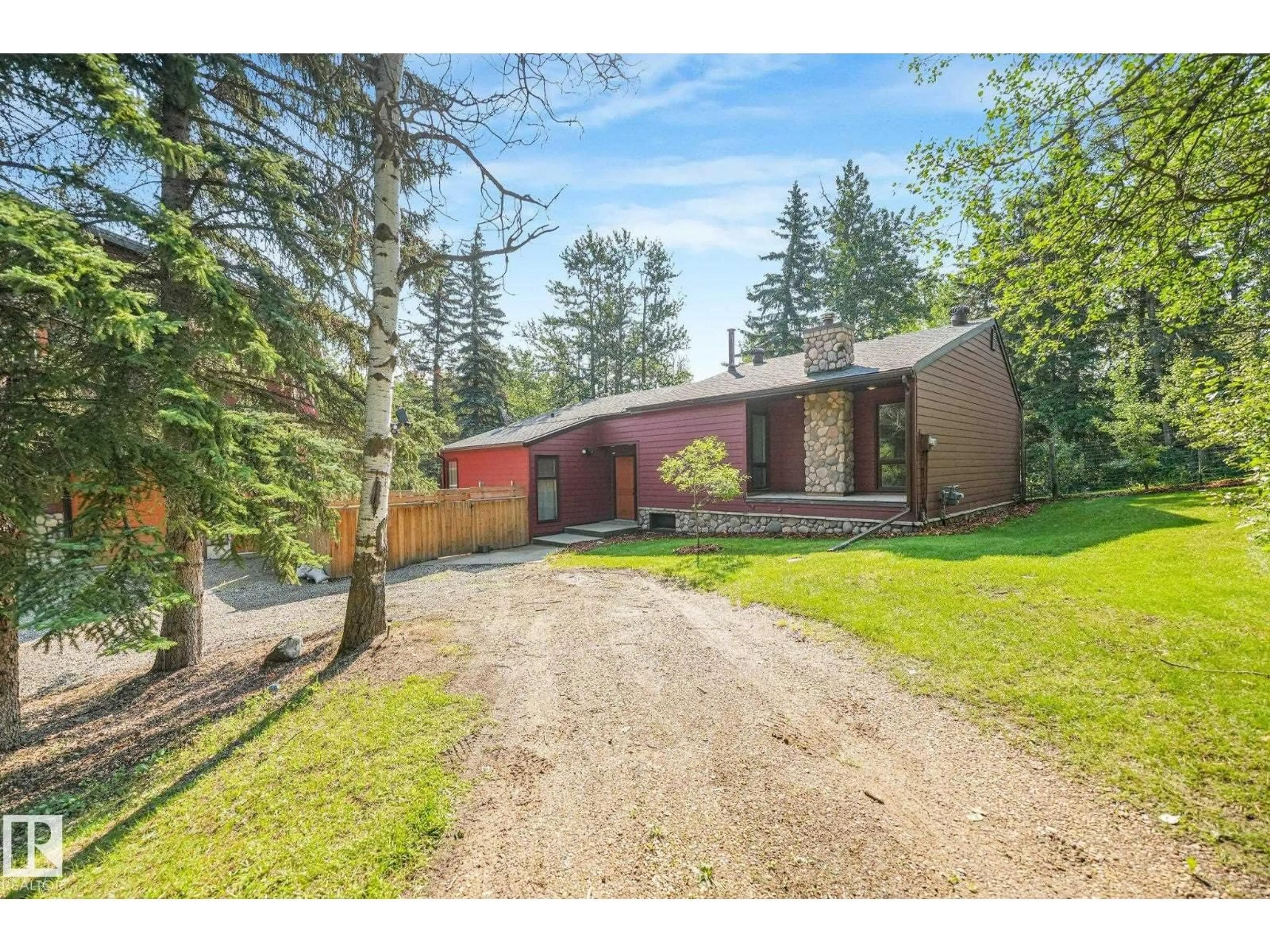 A pic from outside/outdoor area/front of a property/back of a property/a pic from drone, street for 51112 - 382 RGE ROAD 222, Rural Strathcona County Alberta T8C1G9