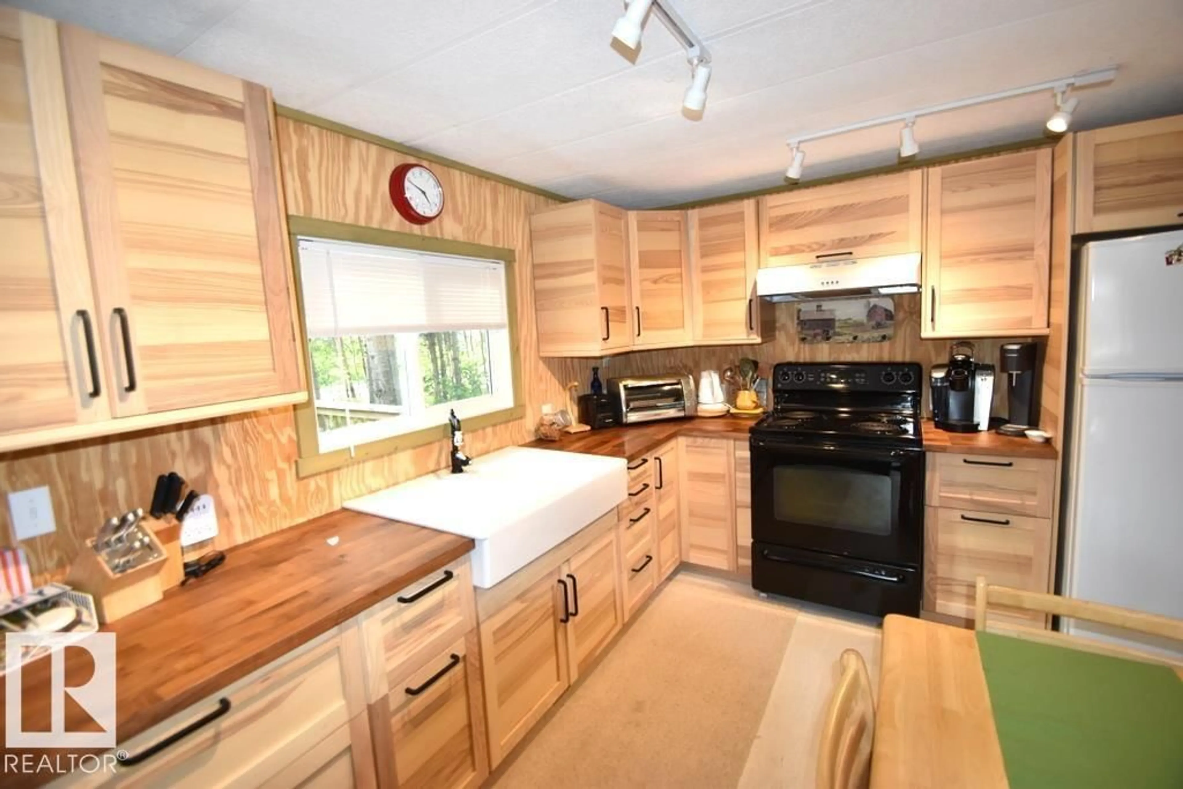 Standard kitchen, wood/laminate floor for 280A LYN LANE, Rural Athabasca County Alberta T0A0M0
