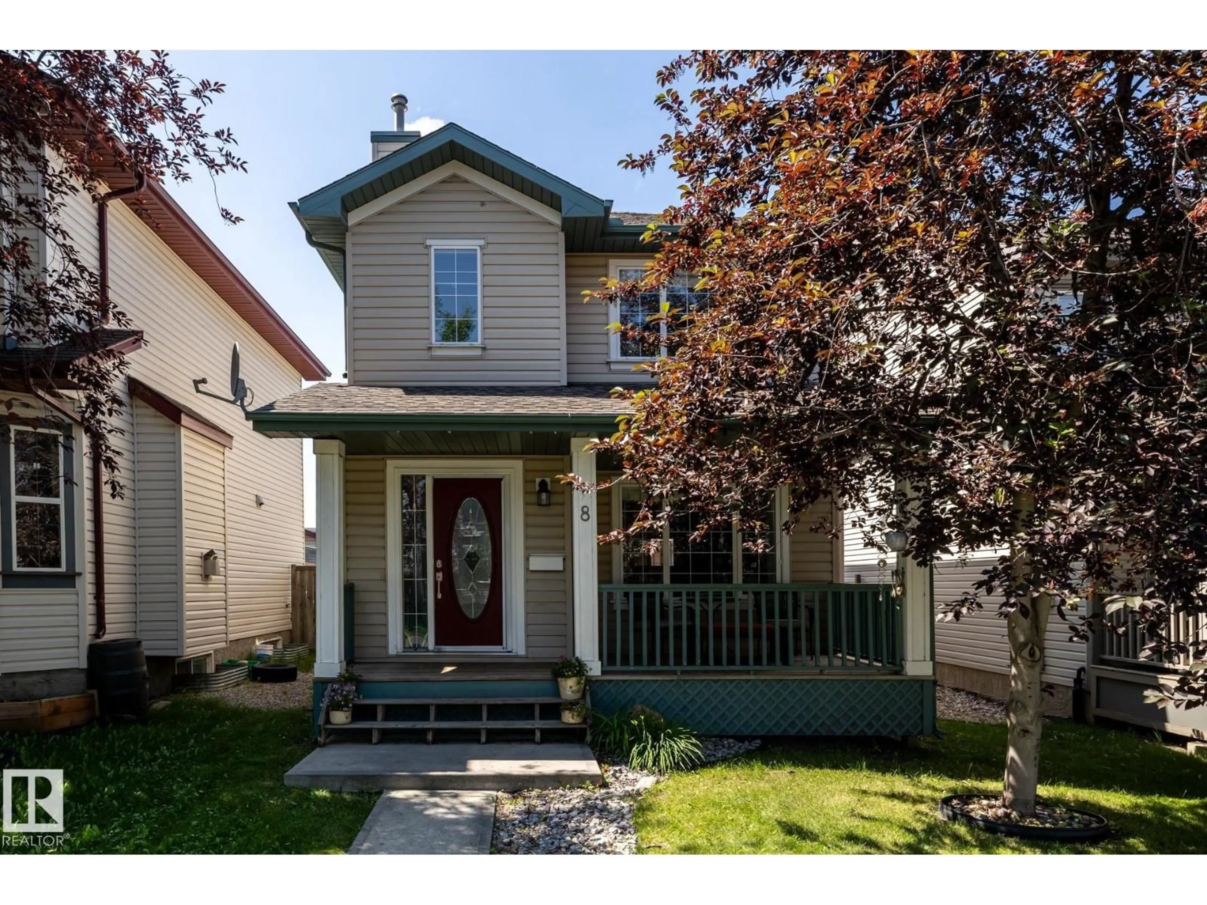 Home with vinyl exterior material, street for 8 SUMMERLAND WY, Sherwood Park Alberta T8H2P2