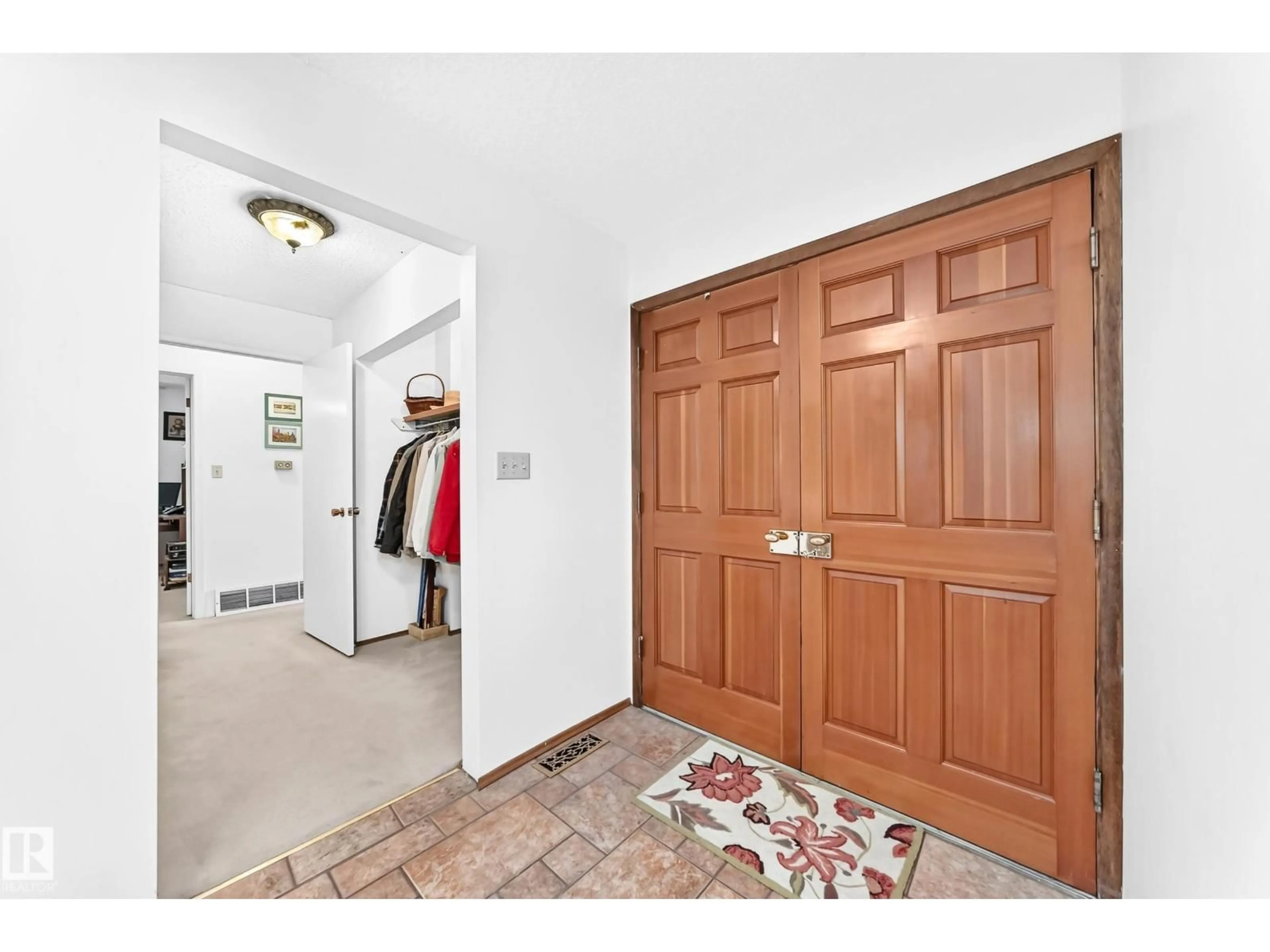 Indoor entryway for 24 25507 TWP ROAD 512 A, Rural Parkland County Alberta T7X1A8