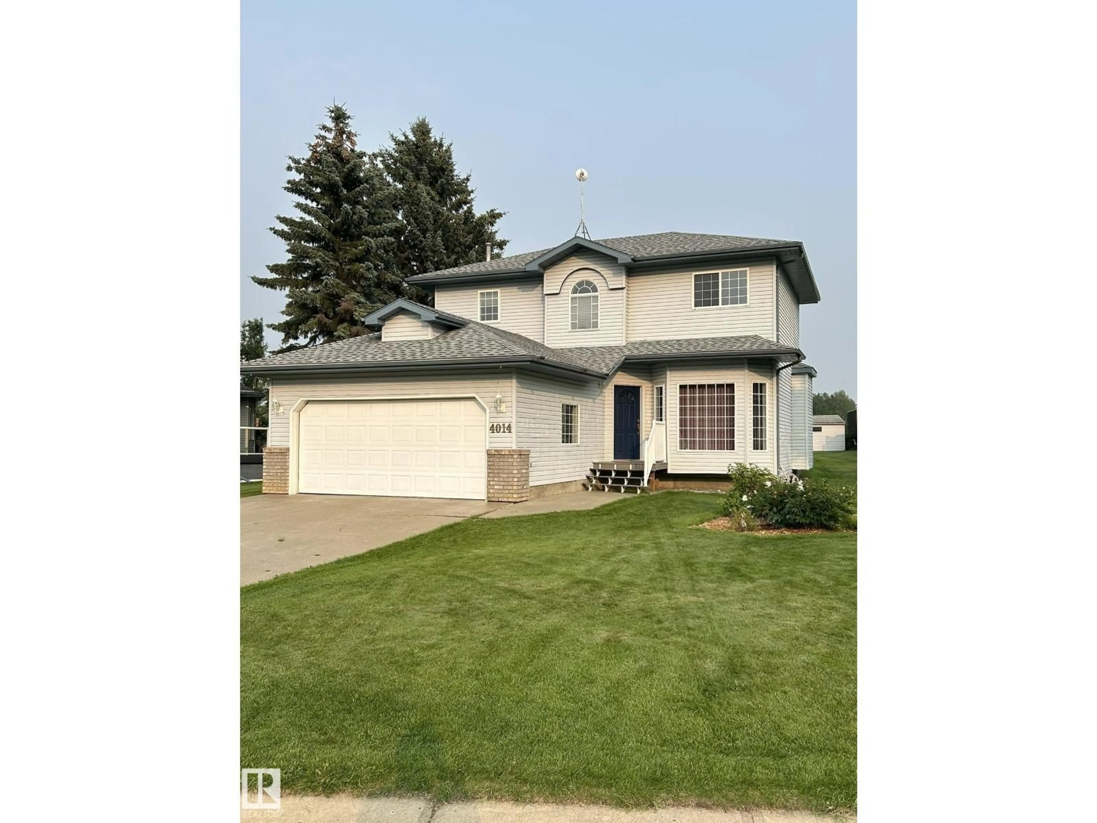 Home with vinyl exterior material, street for 4014 CHAMPAGNE DR, Athabasca Town Alberta T9S1J2