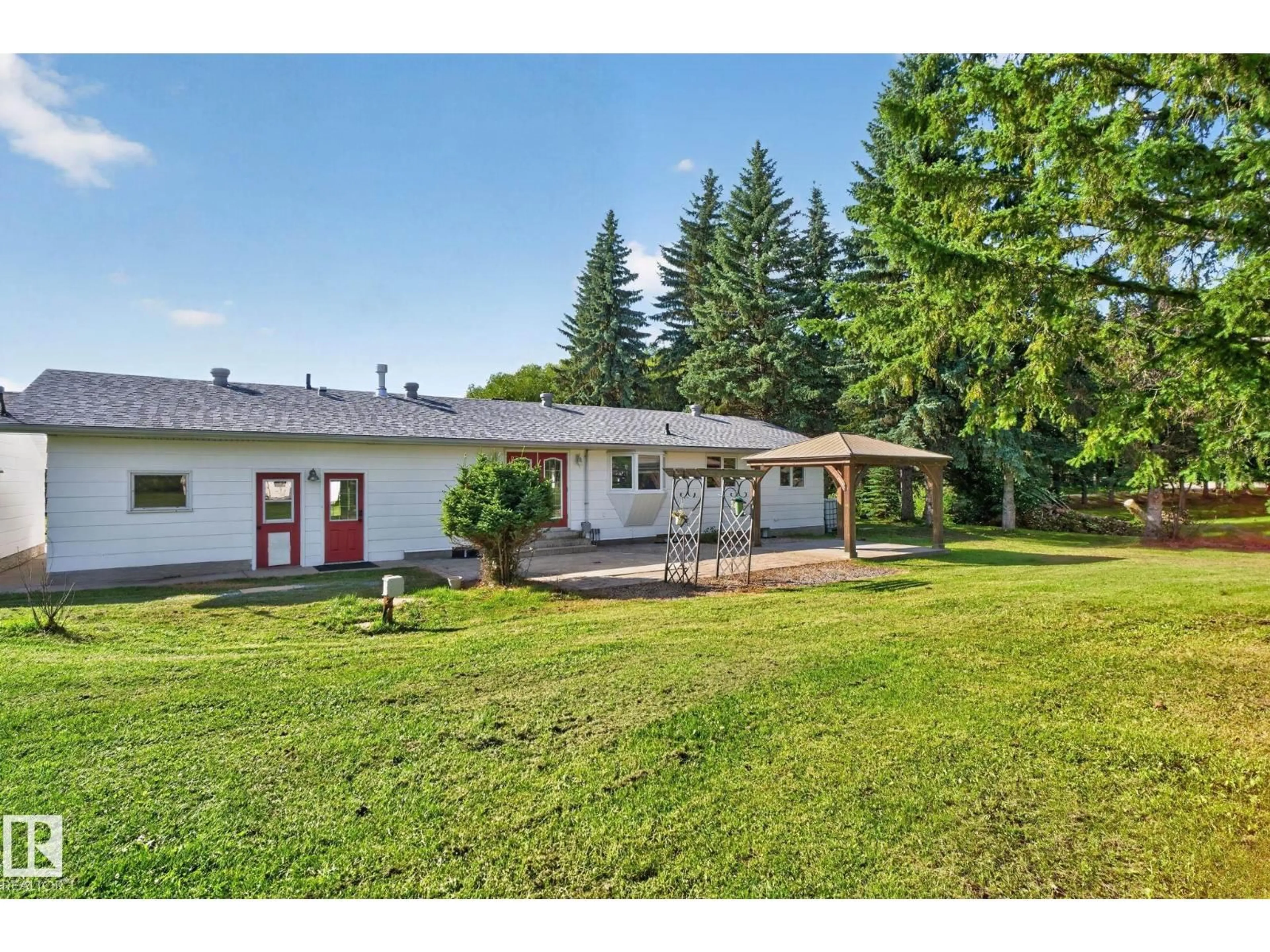 A pic from outside/outdoor area/front of a property/back of a property/a pic from drone, unknown for #25 - 52561 RGE ROAD 214, Rural Strathcona County Alberta T8E2H4