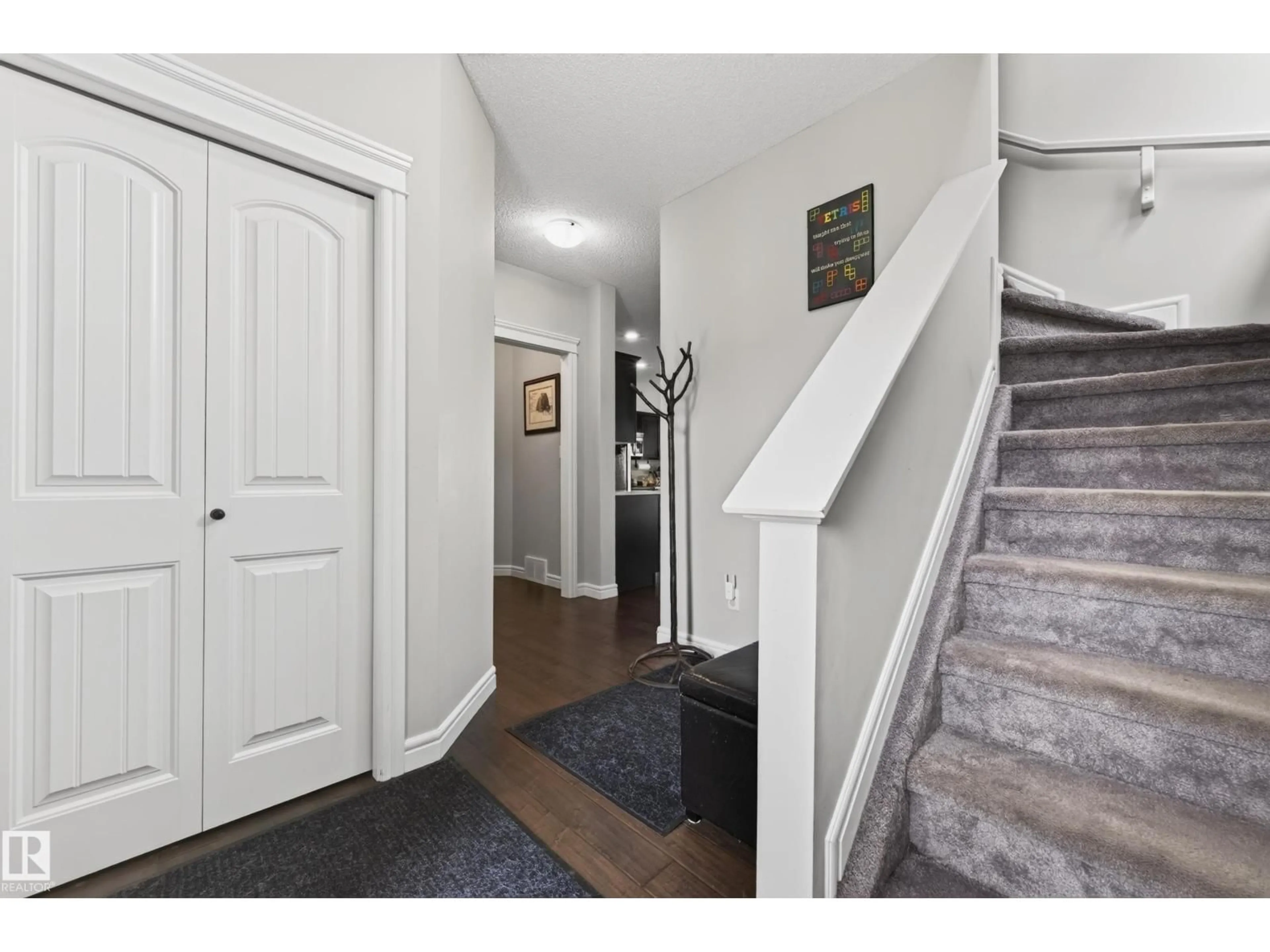 Indoor entryway for 58 WOODBRIDGE LI, Fort Saskatchewan Alberta T8L0H8