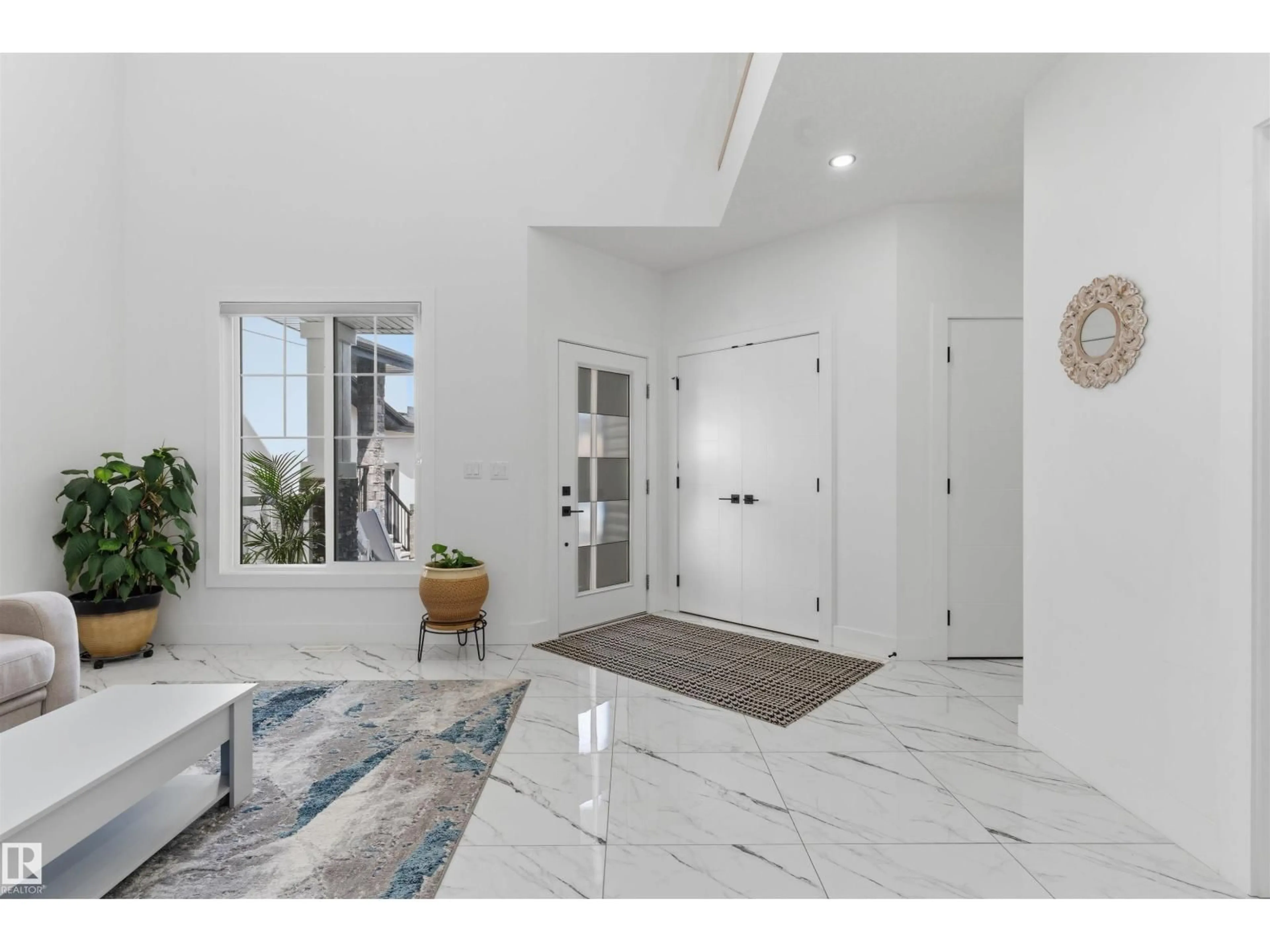 Indoor entryway for 1809 18A AV, Edmonton Alberta T6T2M9
