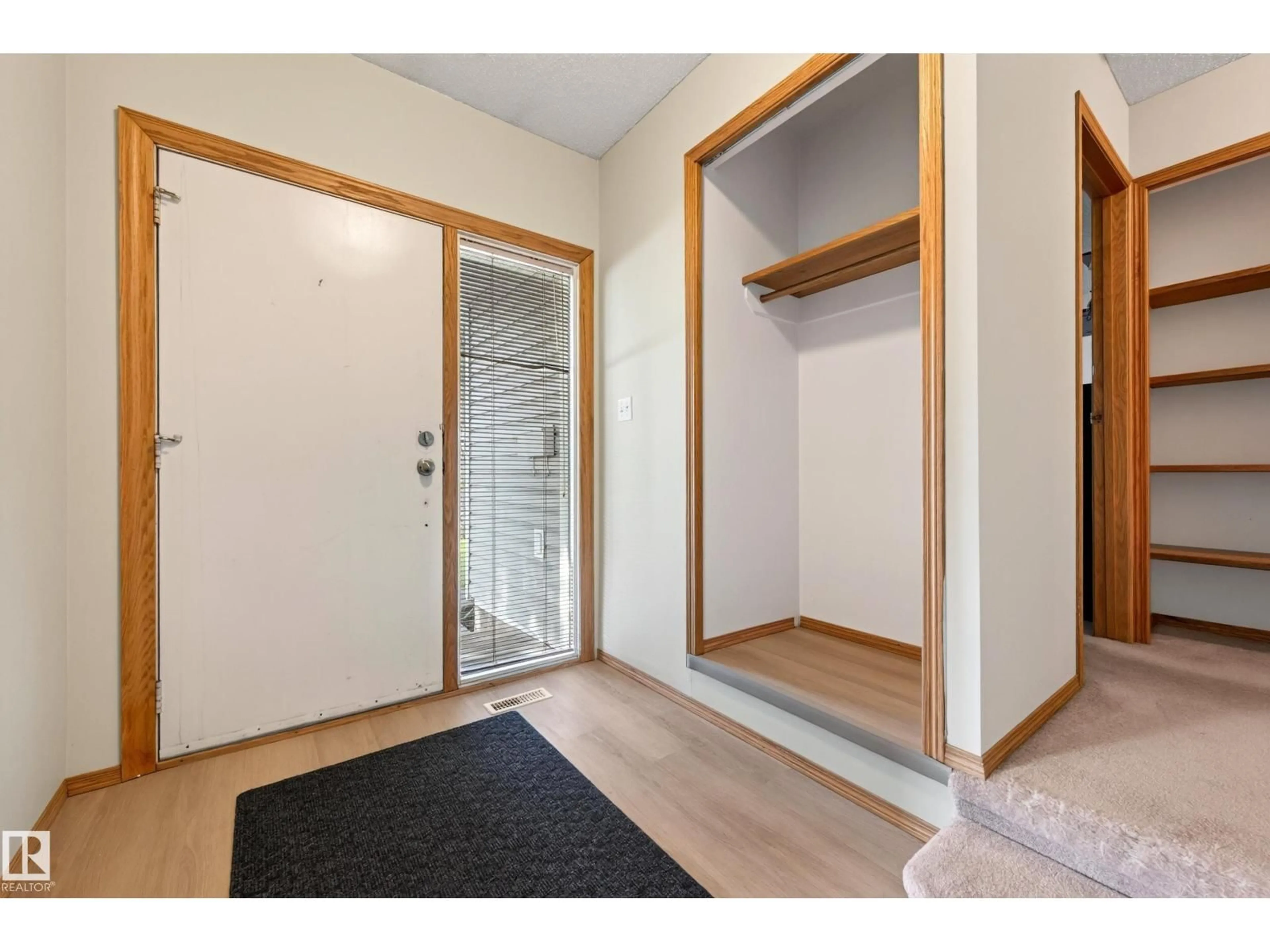 Indoor entryway for 5 MELROSE CR, Sherwood Park Alberta T8A3T9
