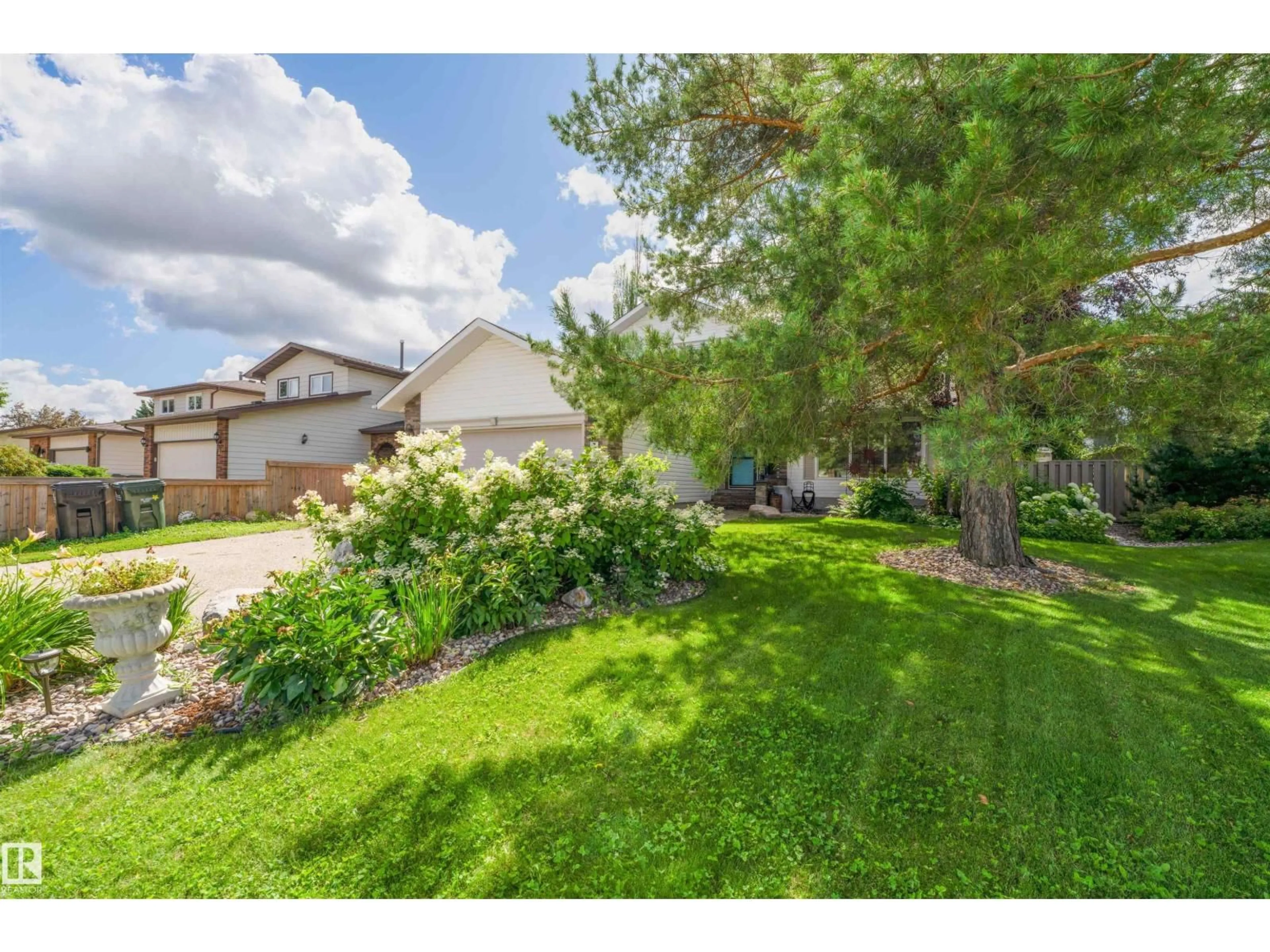 A pic from outside/outdoor area/front of a property/back of a property/a pic from drone, street for 79 WOODSTOCK DR, Sherwood Park Alberta T8A4C2