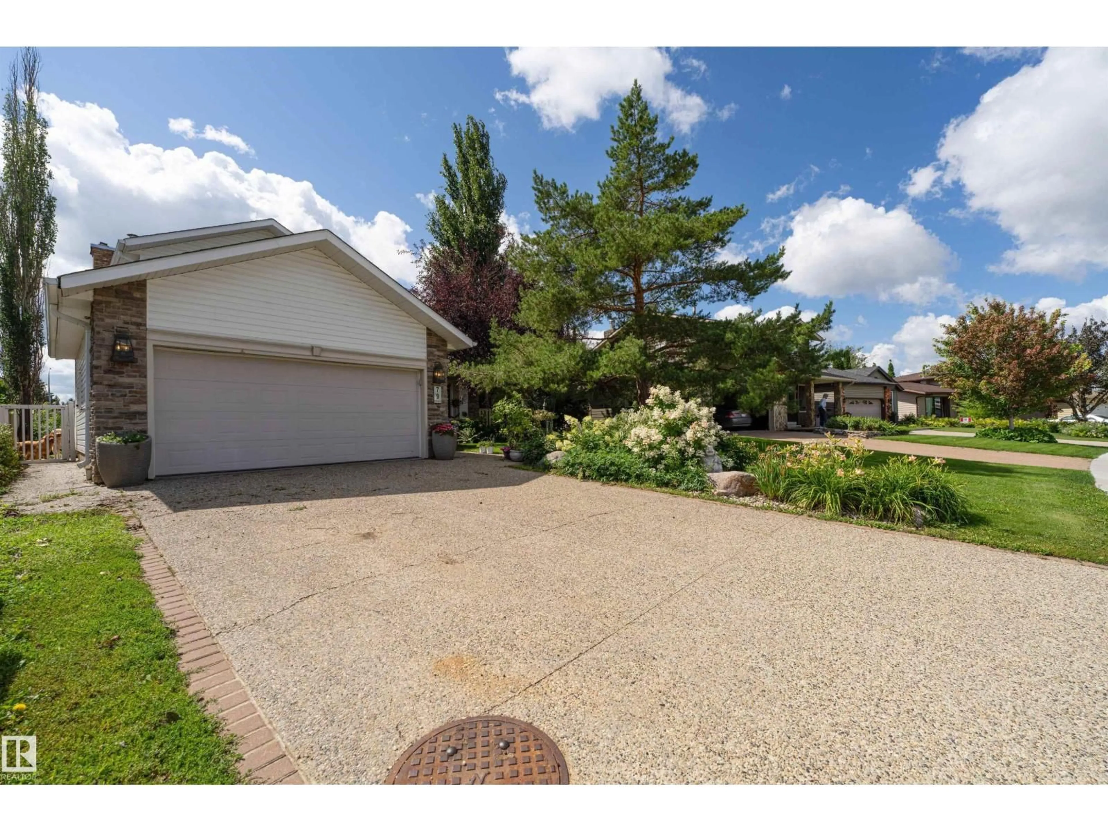 A pic from outside/outdoor area/front of a property/back of a property/a pic from drone, street for 79 WOODSTOCK DR, Sherwood Park Alberta T8A4C2