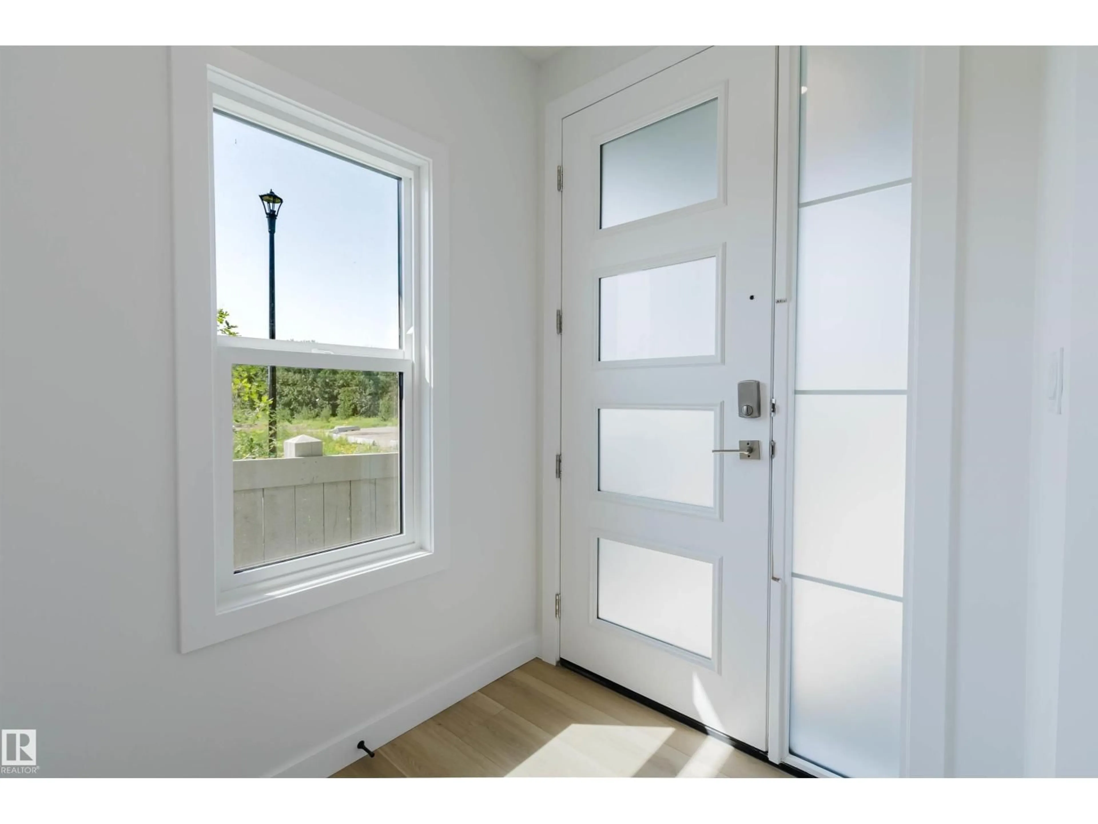 Indoor entryway for SW - 3327 CHERNOWSKI WY, Edmonton Alberta T6W5V6