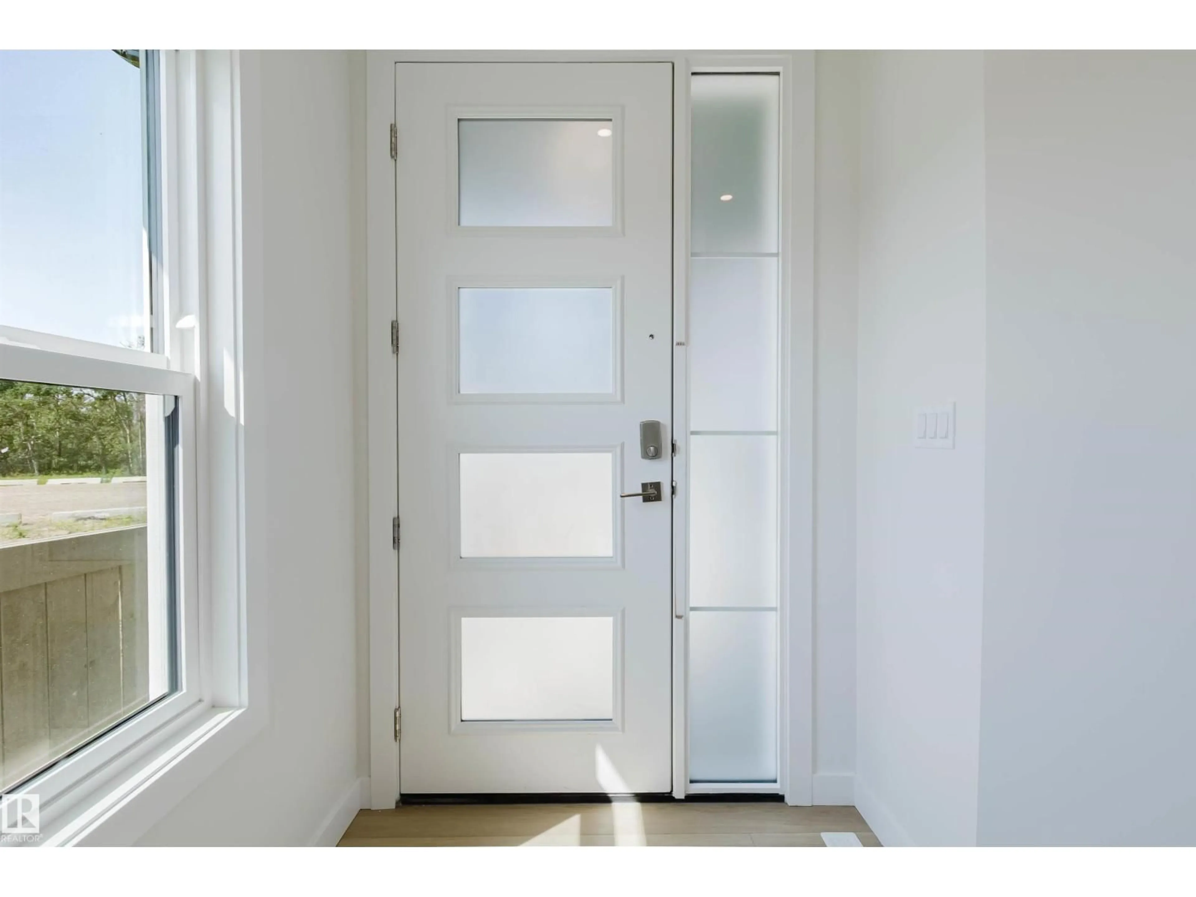 Indoor entryway for SW - 3327 CHERNOWSKI WY, Edmonton Alberta T6W5V6