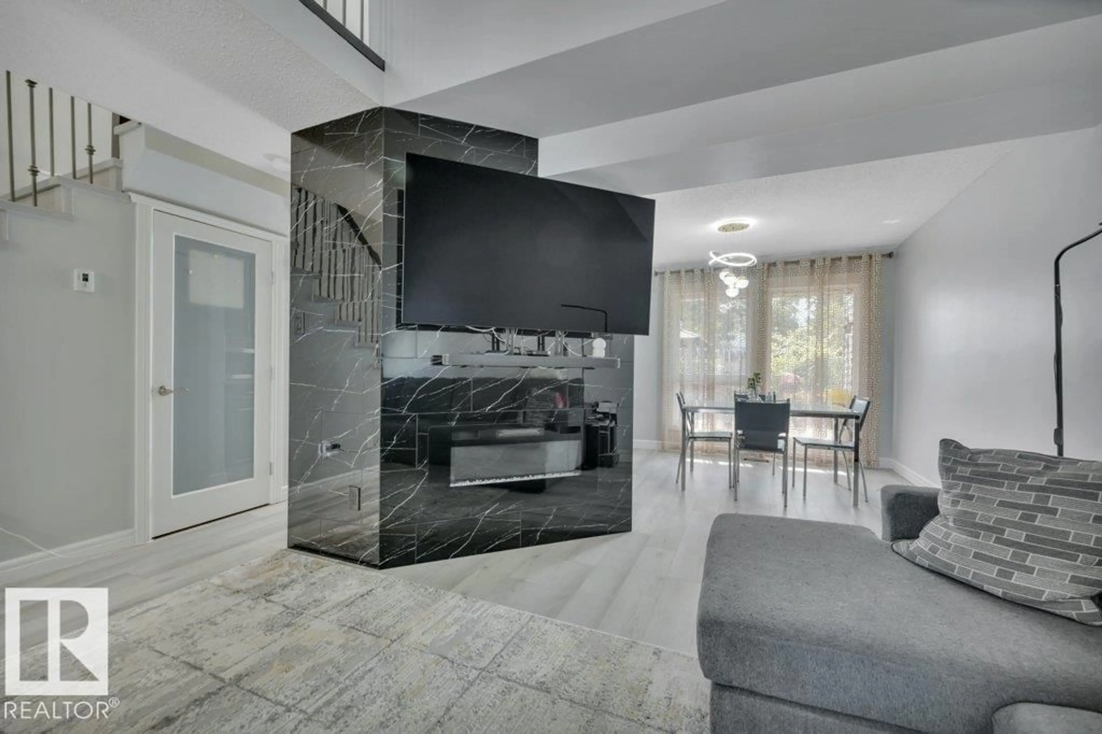 Unknown for 5451 HILL VIEW CR, Edmonton Alberta T6L1V9