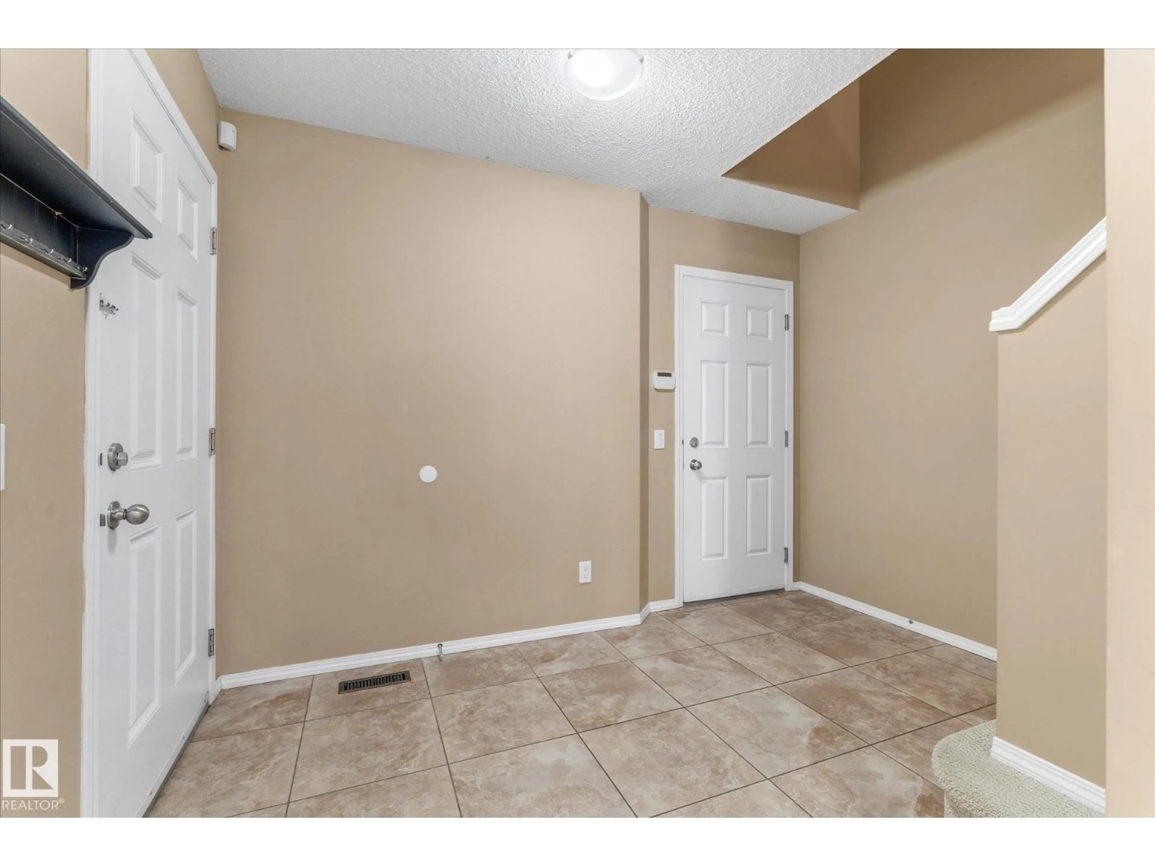 Indoor entryway for 65 ASHBY GD, Spruce Grove Alberta T7X0K1