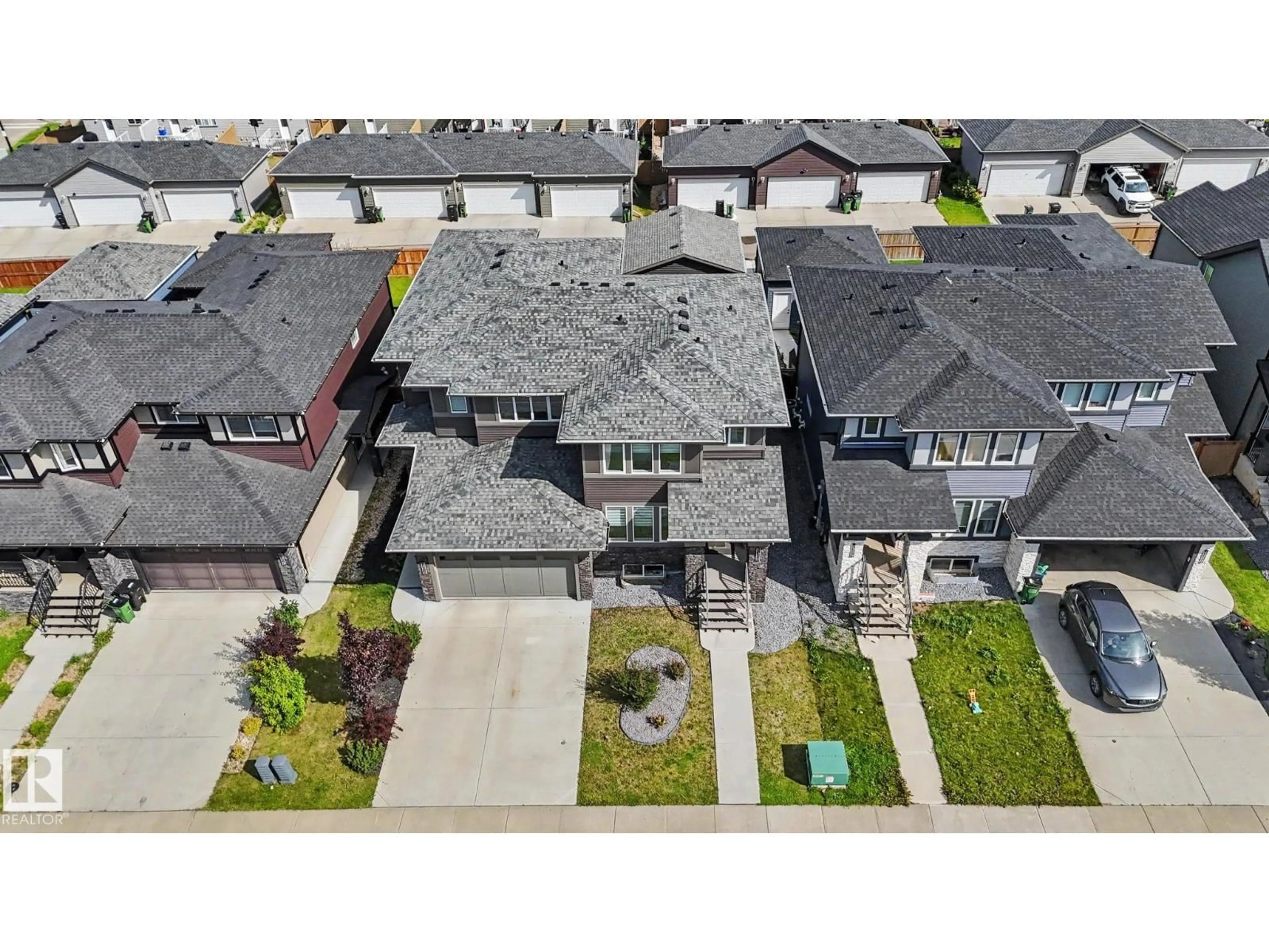 A pic from outside/outdoor area/front of a property/back of a property/a pic from drone, street for 2314 WONNACOTT CR, Edmonton Alberta T6X2J4