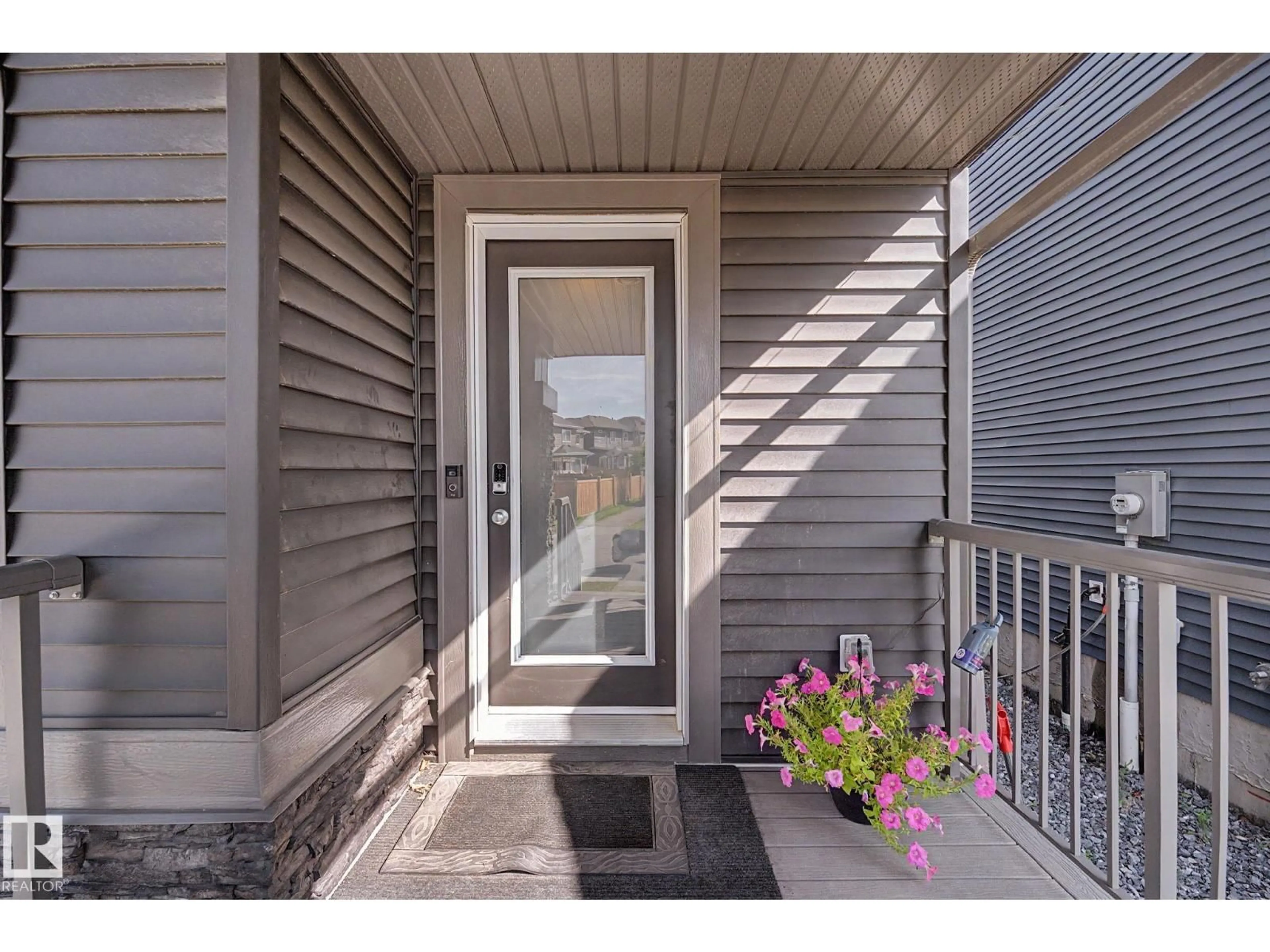Indoor entryway for 2314 WONNACOTT CR, Edmonton Alberta T6X2J4