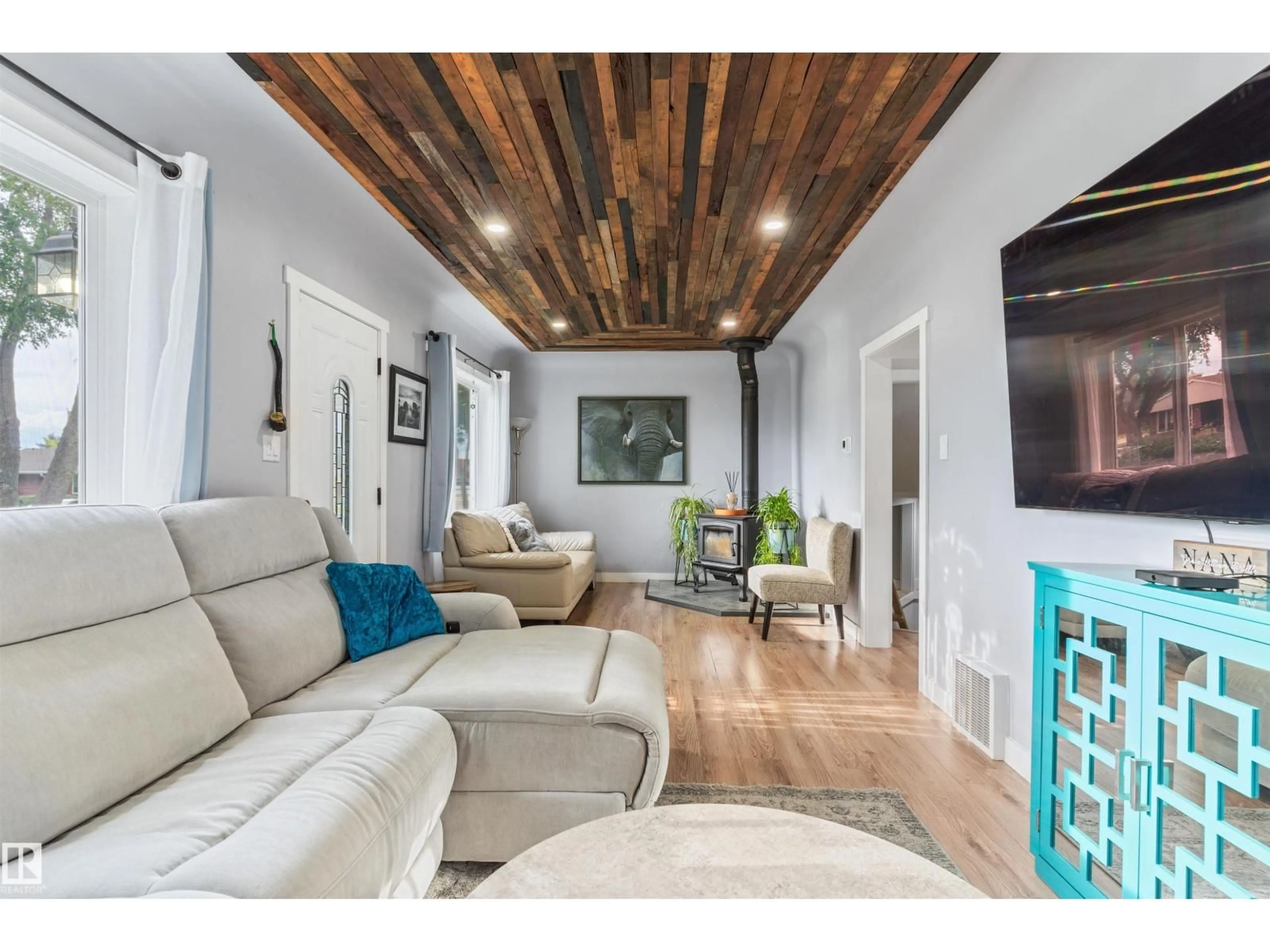 Living room with furniture, wood/laminate floor for 5019 49 ST, Calmar Alberta T0C0V0