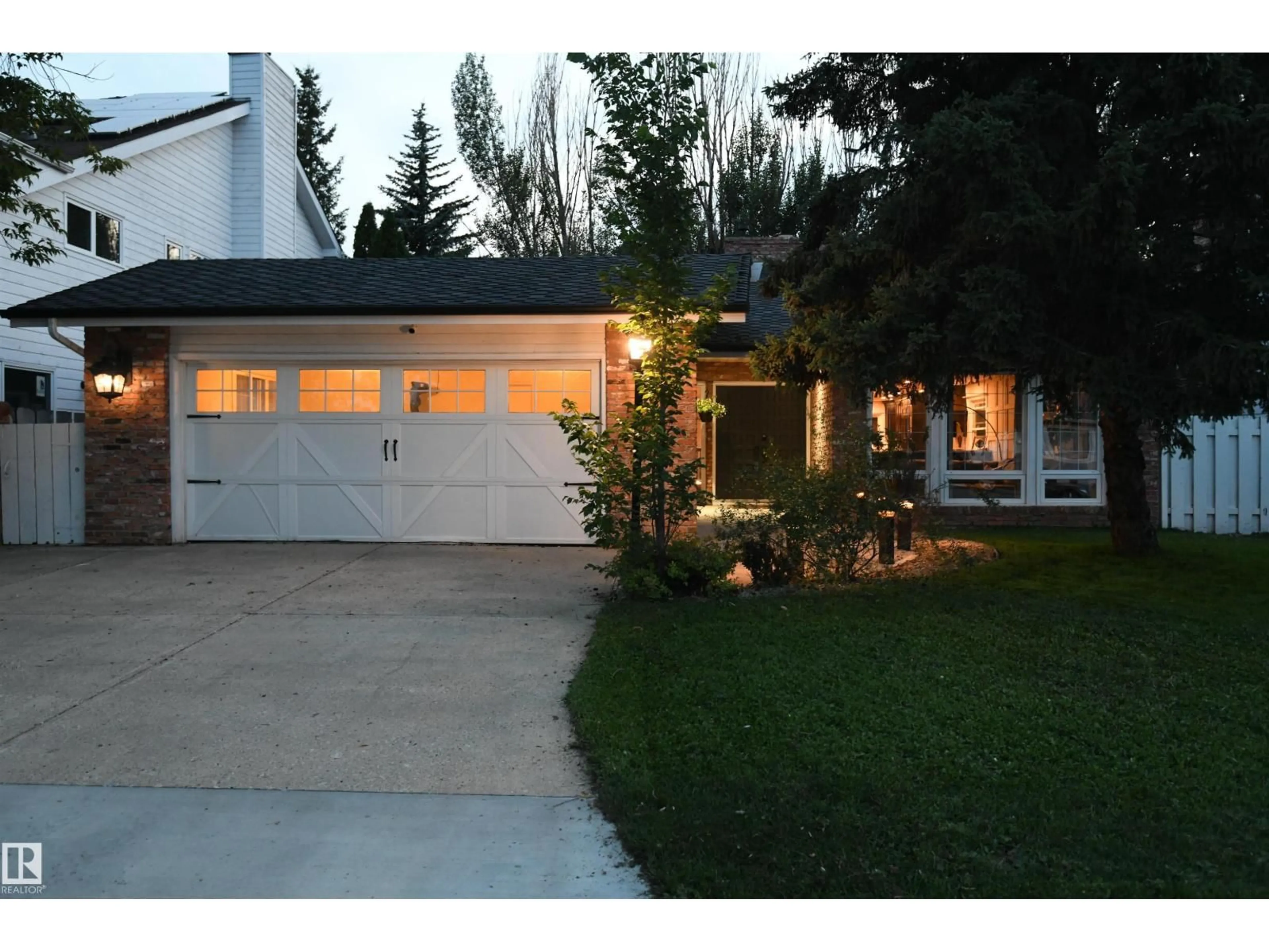 Unknown for 572 LESSARD DR, Edmonton Alberta T6M1B2