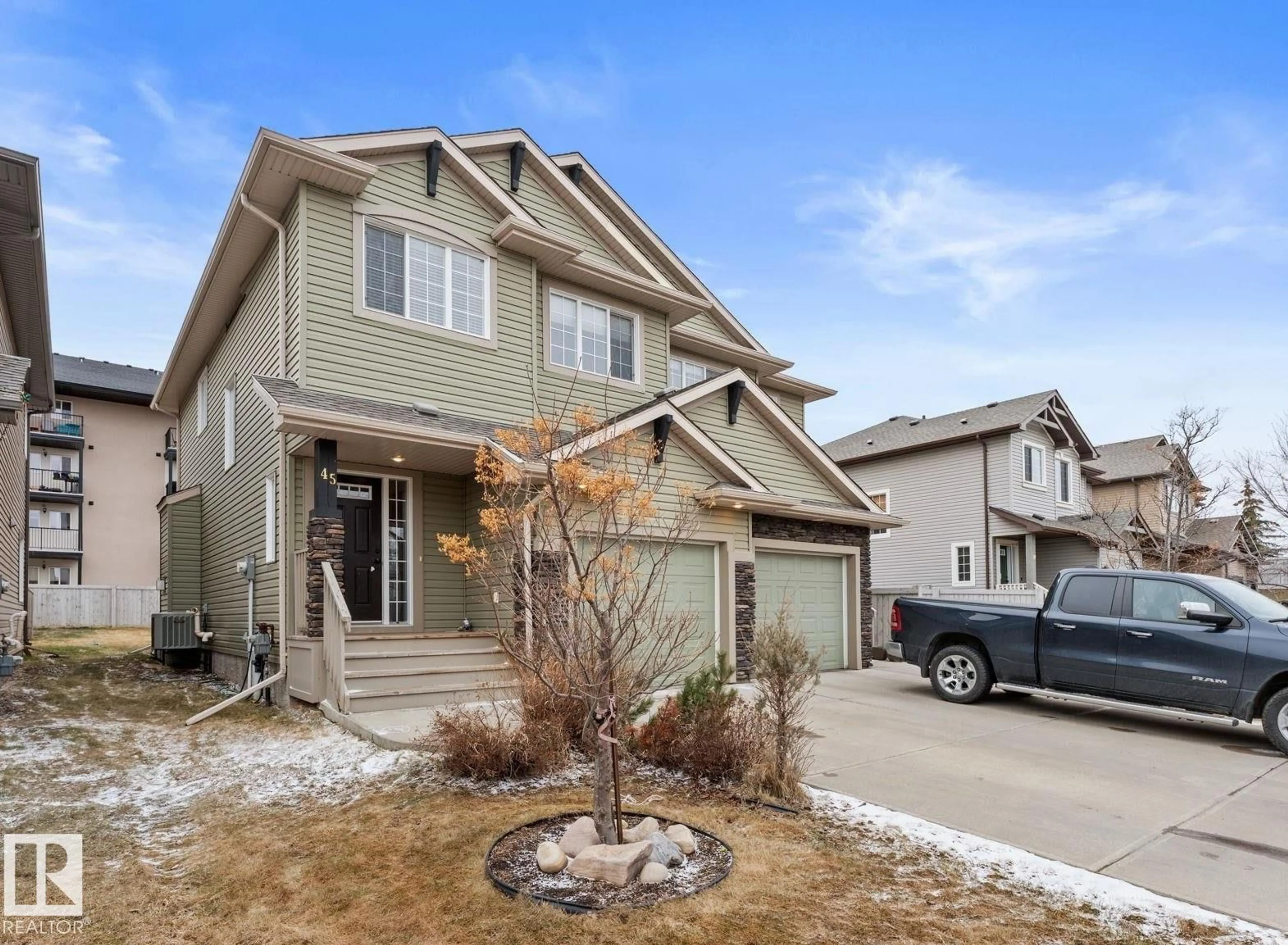 Home with vinyl exterior material, street for 45 MEADOWVIEW CO, Spruce Grove Alberta T7X0A6