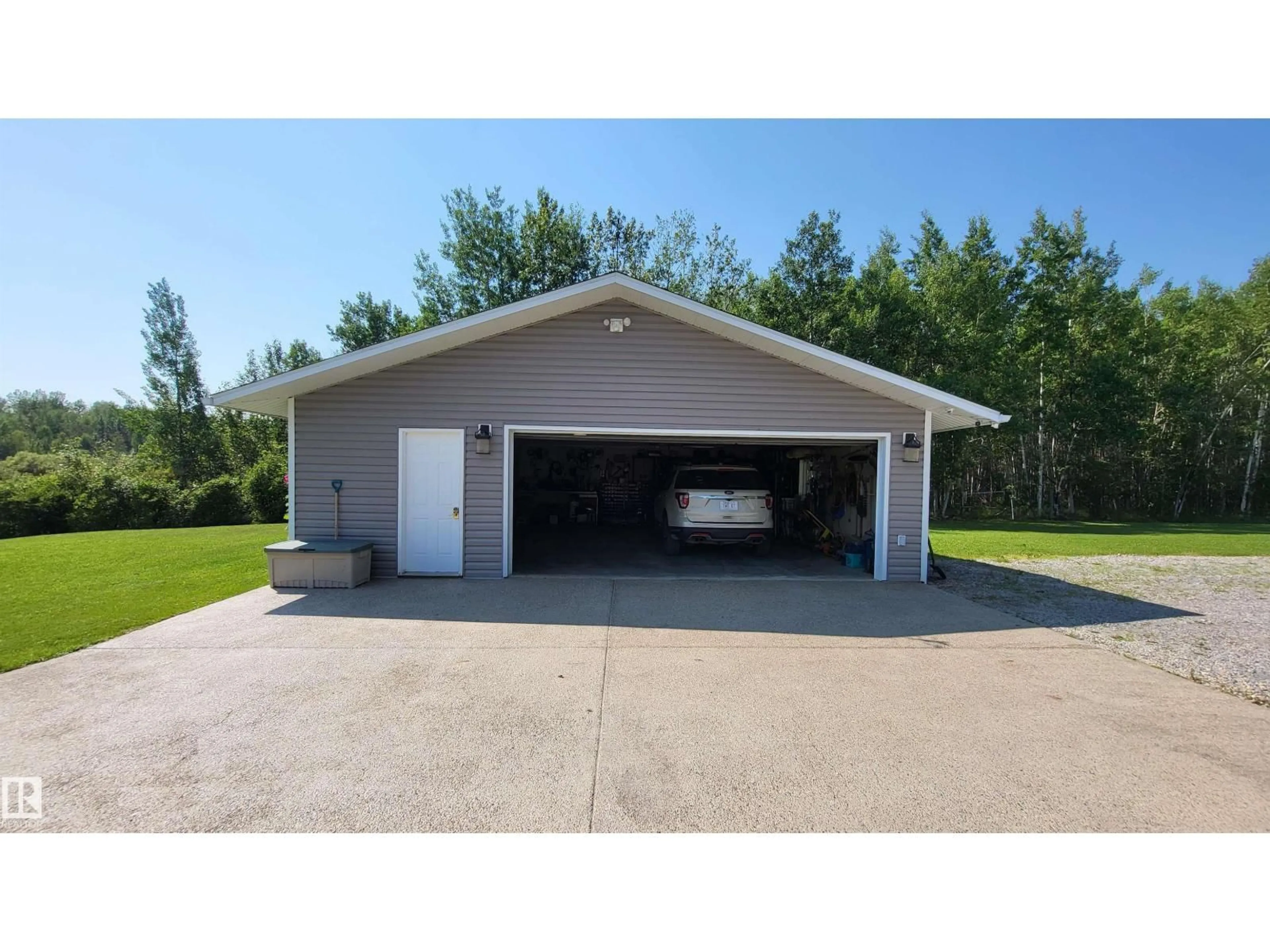 Indoor garage for 50128 HWY 22, Rural Brazeau County Alberta T7A2A2