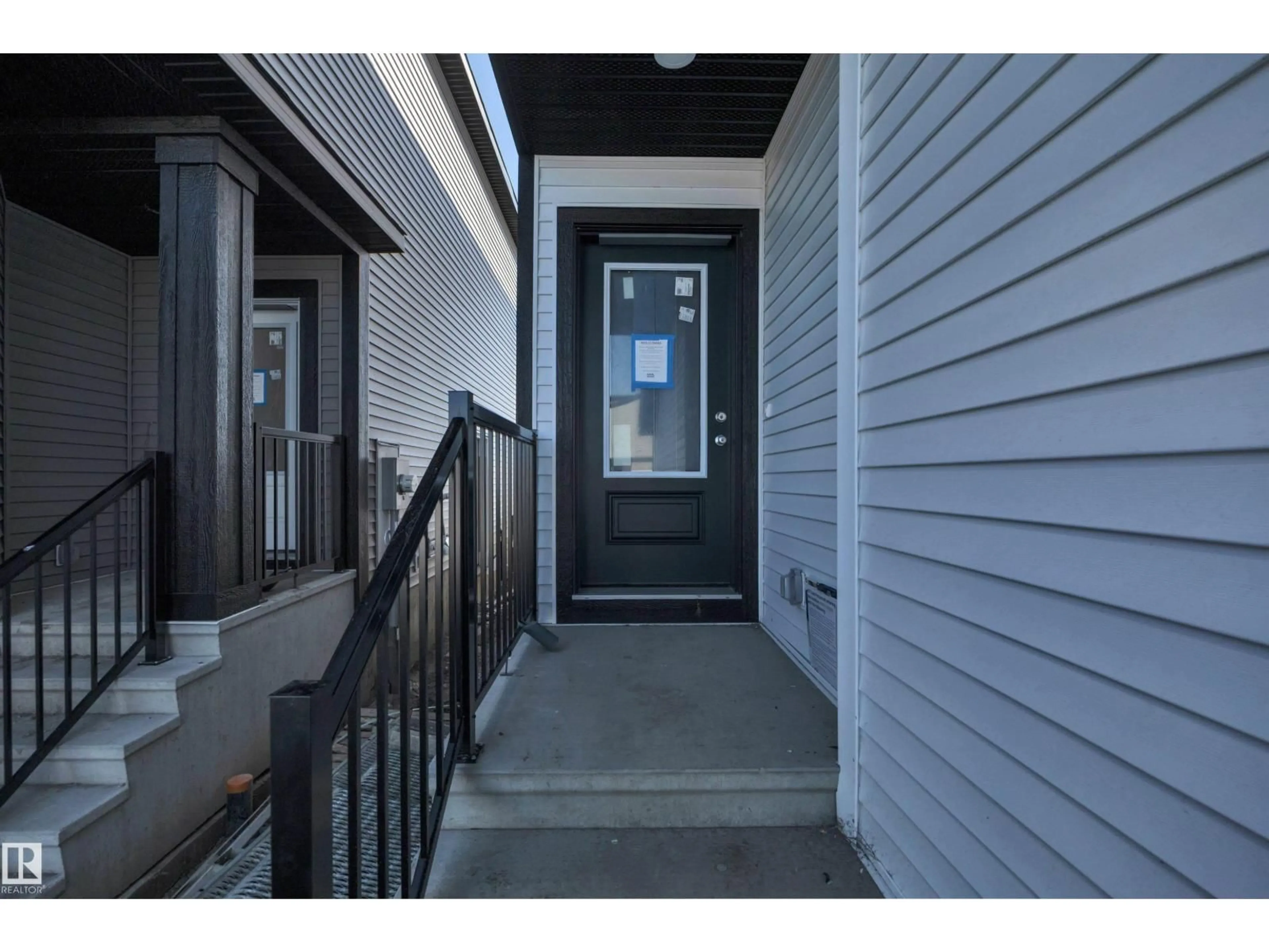 Indoor entryway for 18011 73 ST, Edmonton Alberta T5Z0W7